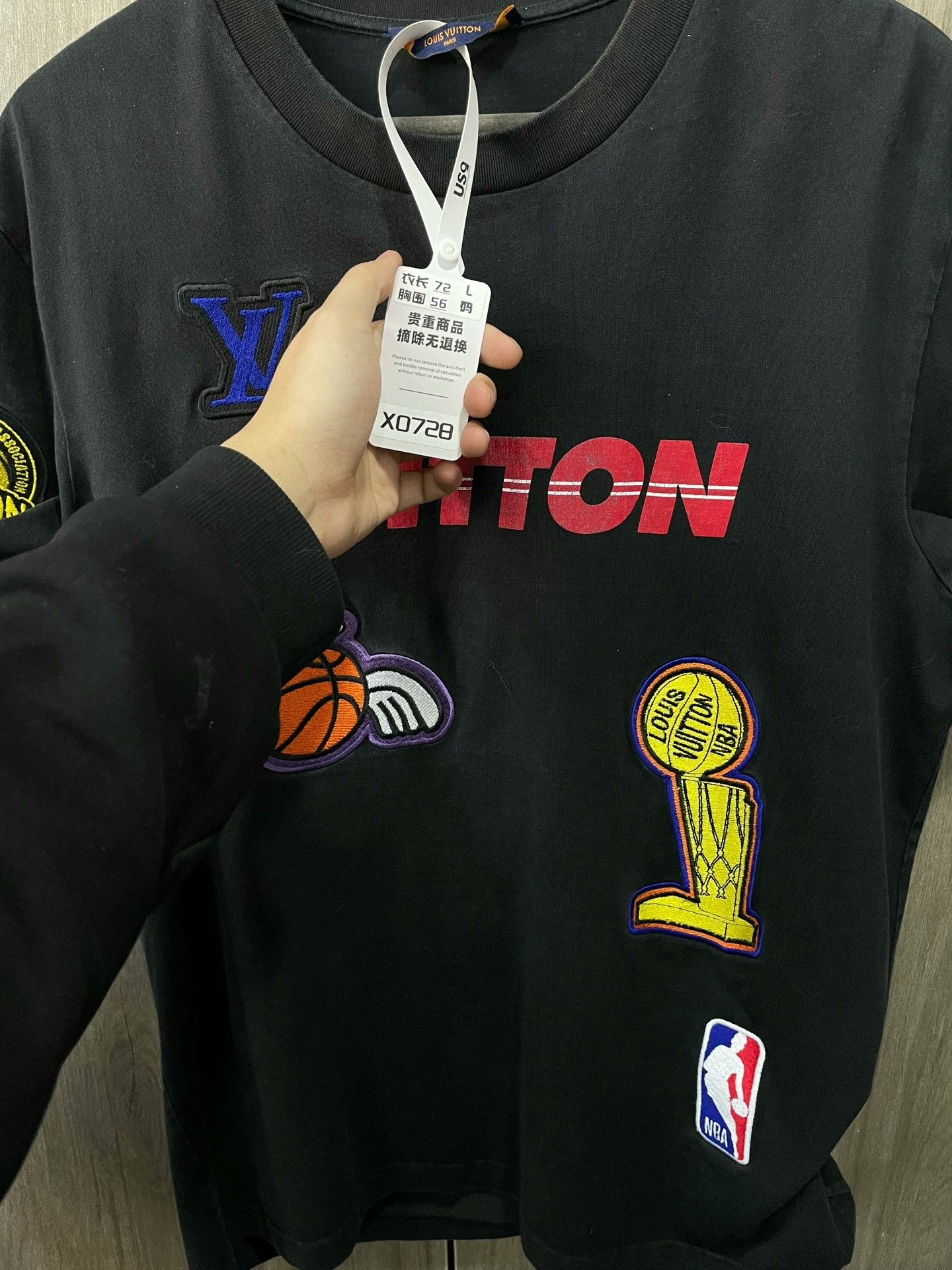Louis Vuitton Louis Vuitton NBA Collaboration T-shirt Size US L / EU 52-54 / 3 - 6 Thumbnail
