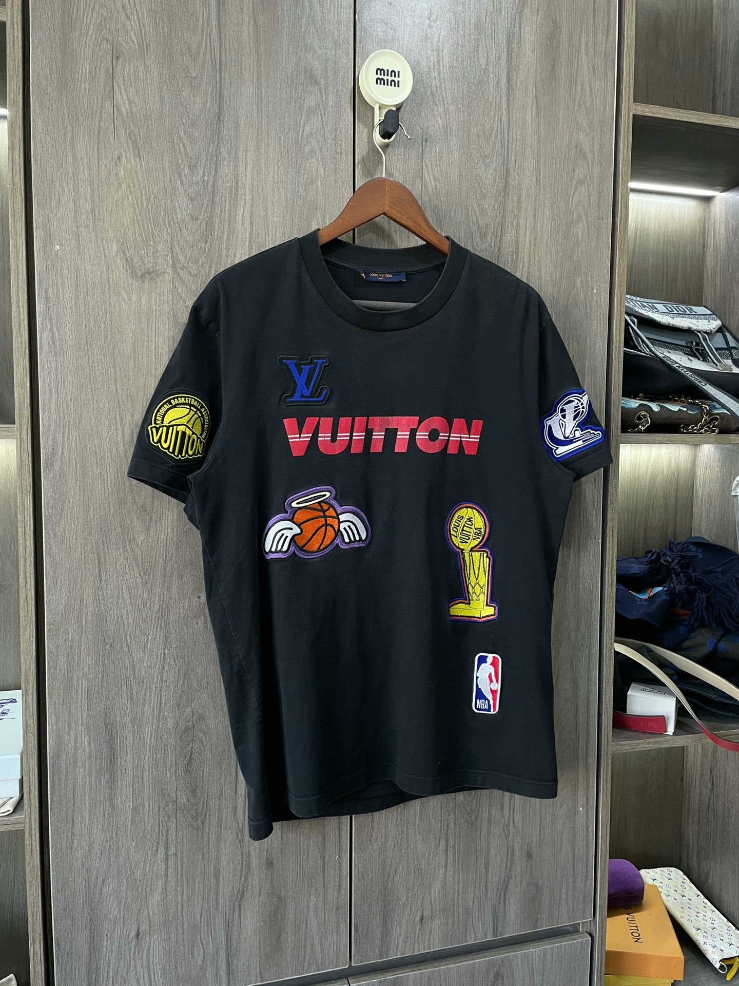 Louis Vuitton Louis Vuitton NBA Collaboration T-shirt Size US L / EU 52-54 / 3 - 8 Thumbnail