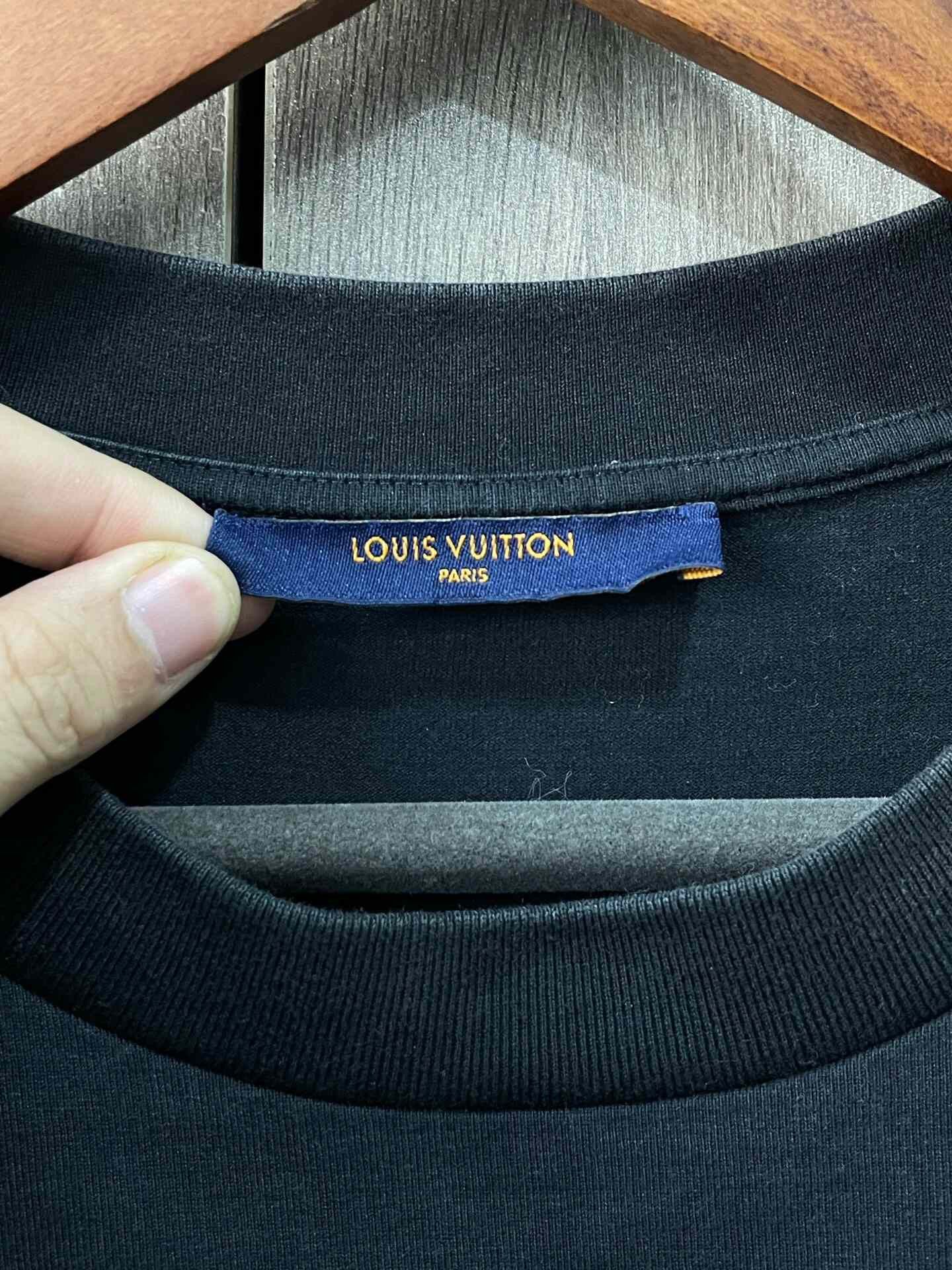 Louis Vuitton Louis Vuitton NBA Collaboration T-shirt Size US L / EU 52-54 / 3 - 5 Thumbnail