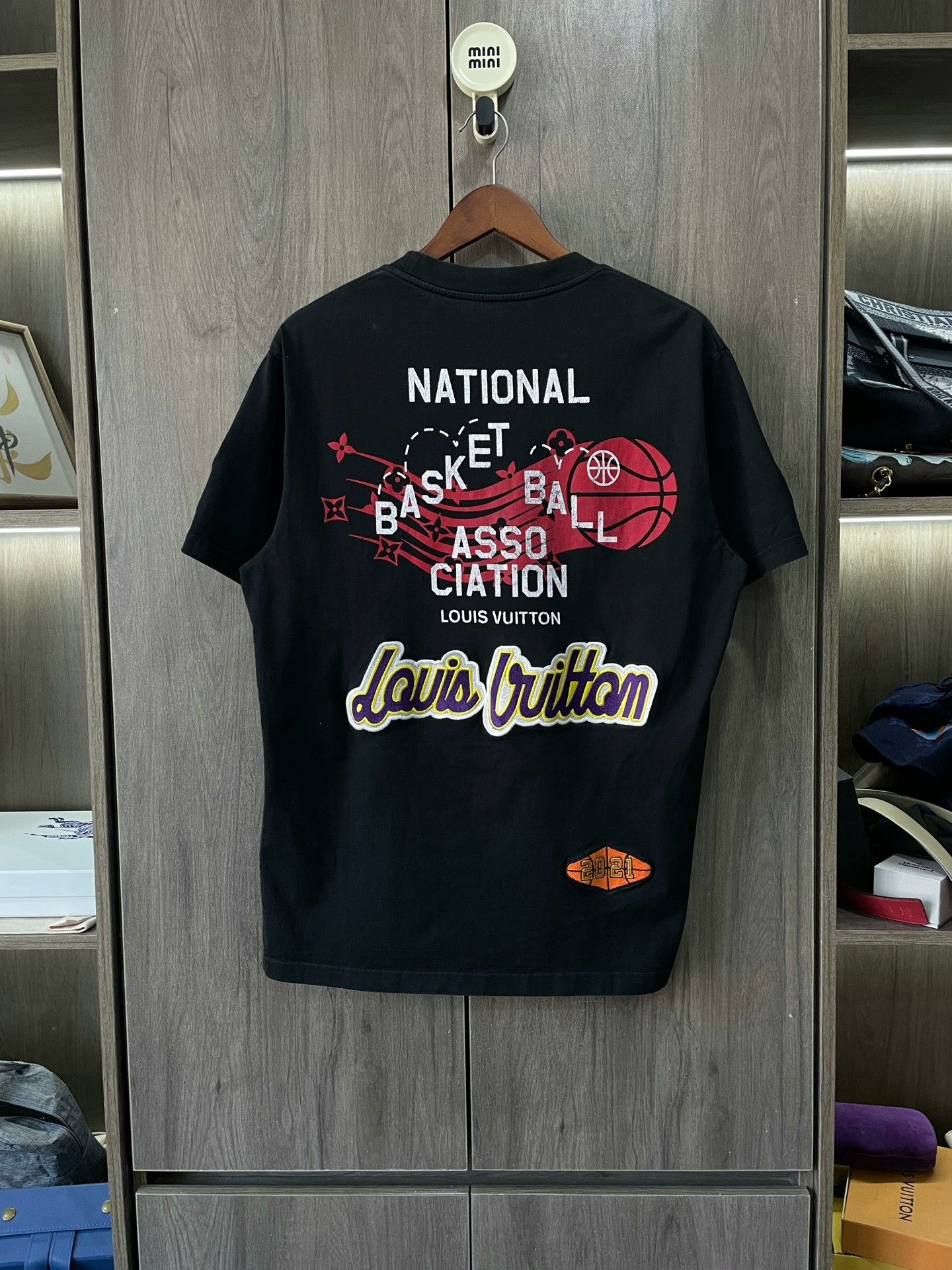 Louis Vuitton Louis Vuitton NBA Collaboration T-shirt Size US L / EU 52-54 / 3 - 2 Thumbnail