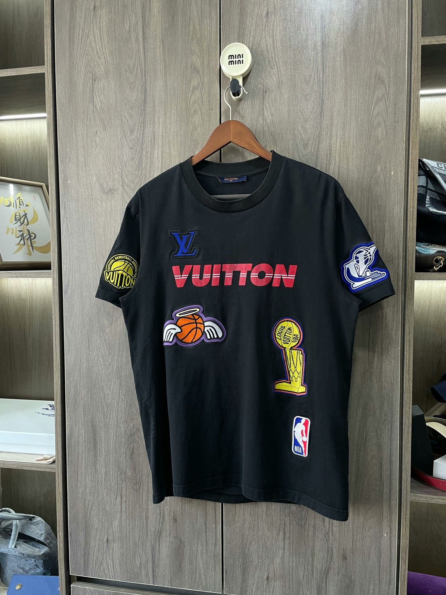 Louis Vuitton Louis Vuitton NBA Collaboration T-shirt Size US L / EU 52-54 / 3 - 9 Thumbnail