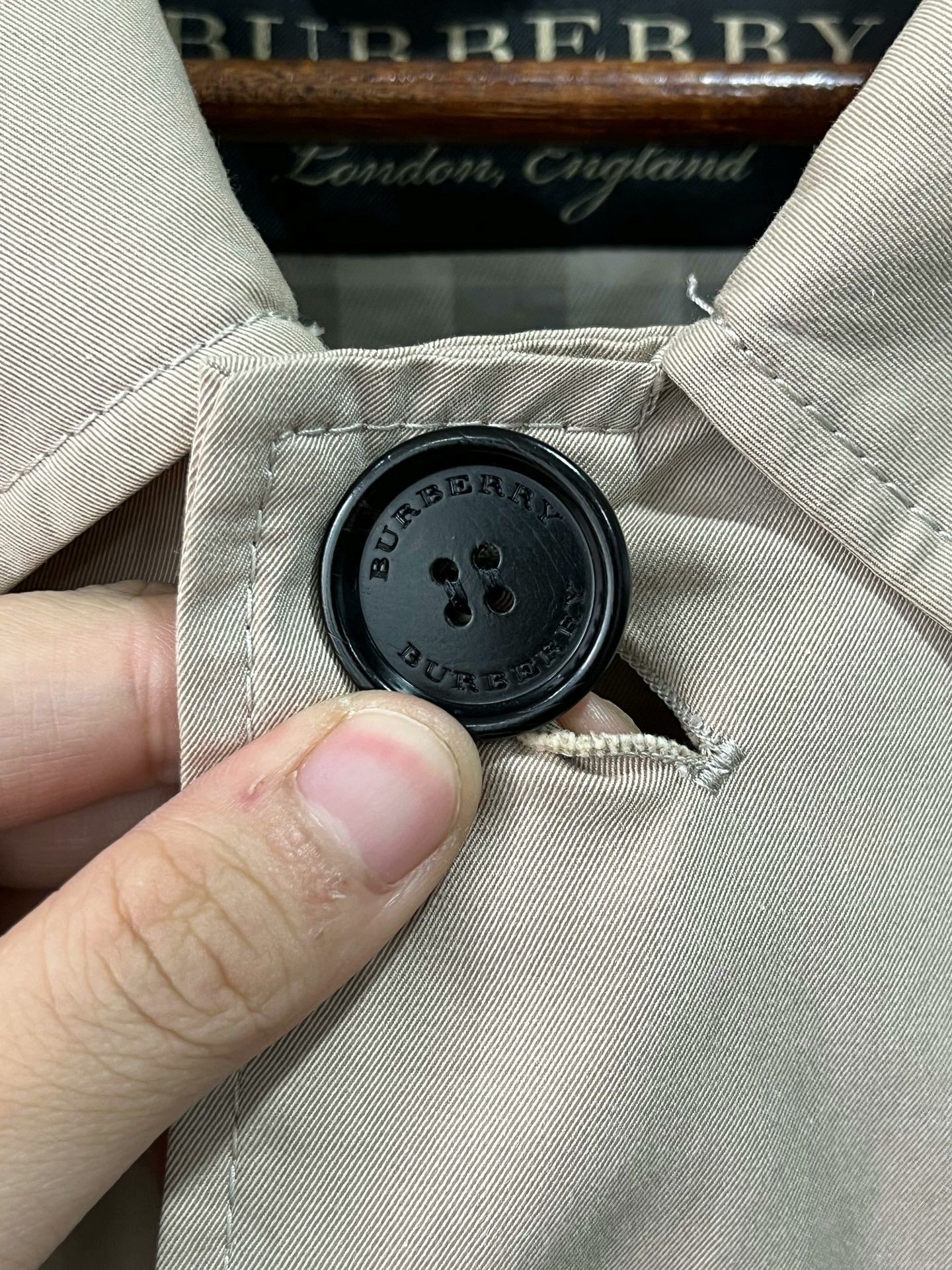 Burberry Classic Single-Breasted Trench Coat