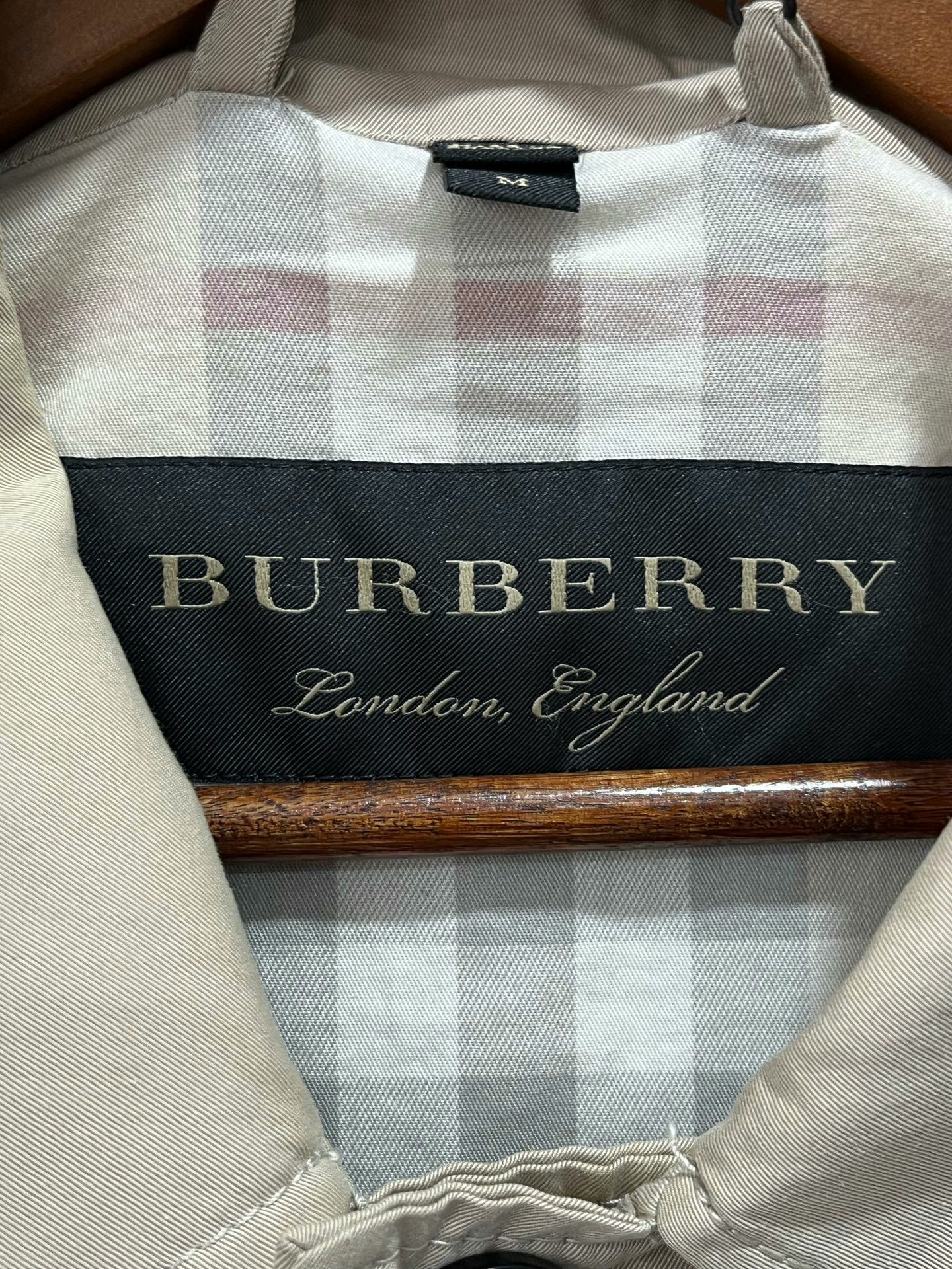 Burberry Classic Single-Breasted Trench Coat