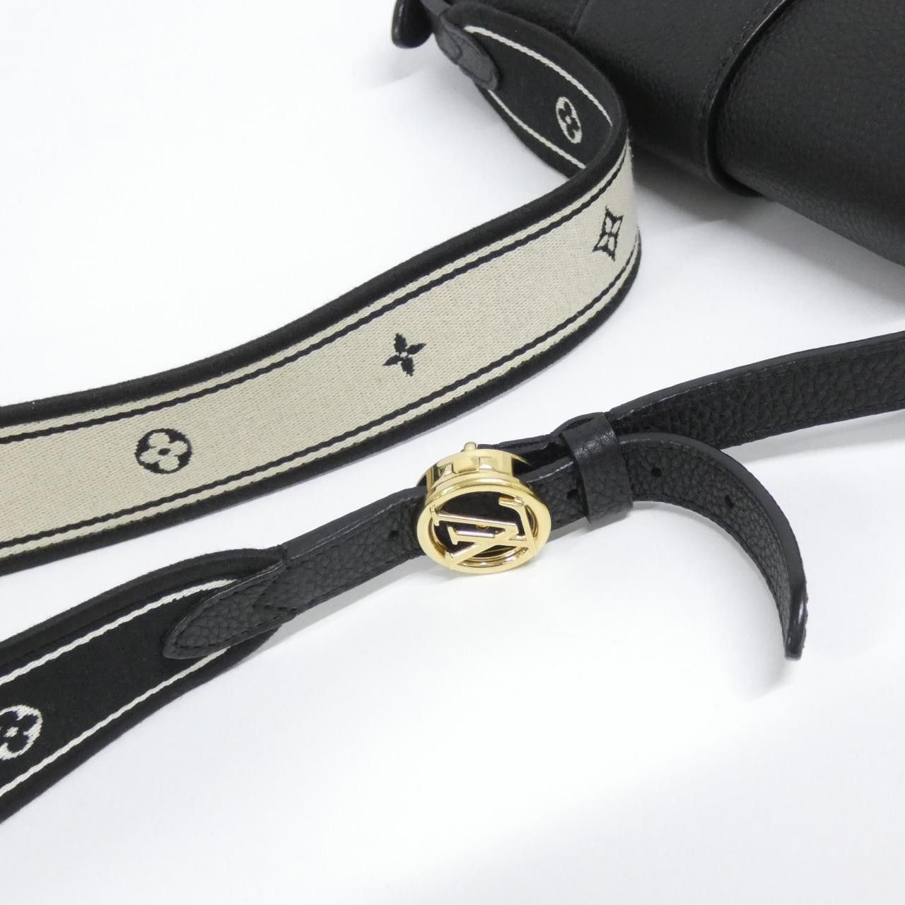 Louis Vuitton Louis Vuitton Louis Vuitton LV Pont 9 Soft Calf Shoulder Bag Leather Shoulder Bag M58727 DUTY FREE for USA Size ONE SIZE - 5 Thumbnail