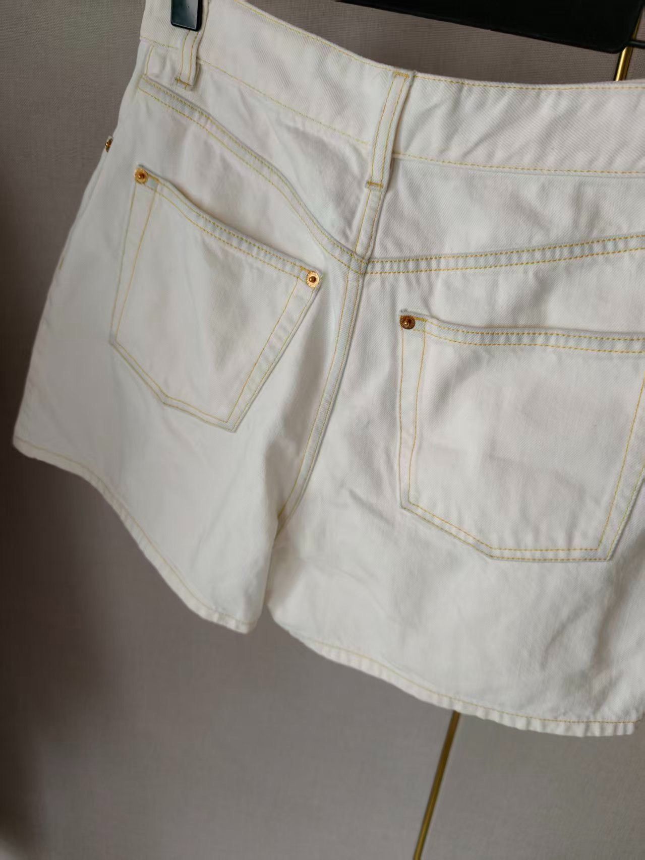 Louis Vuitton LV Authentic Women's Shorts Size 28" / US 6 / IT 42 - 2 Thumbnail