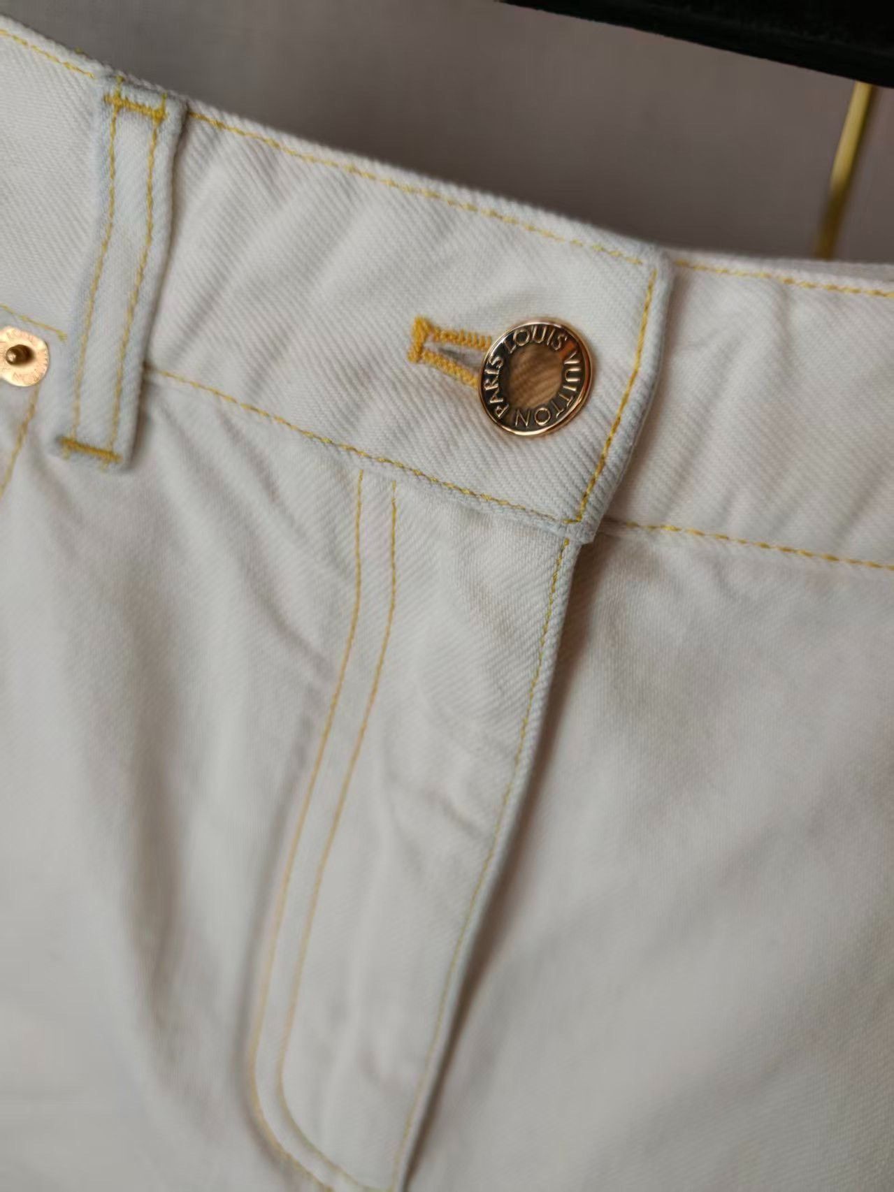 Louis Vuitton LV Authentic Women's Shorts Size 28" / US 6 / IT 42 - 6 Thumbnail