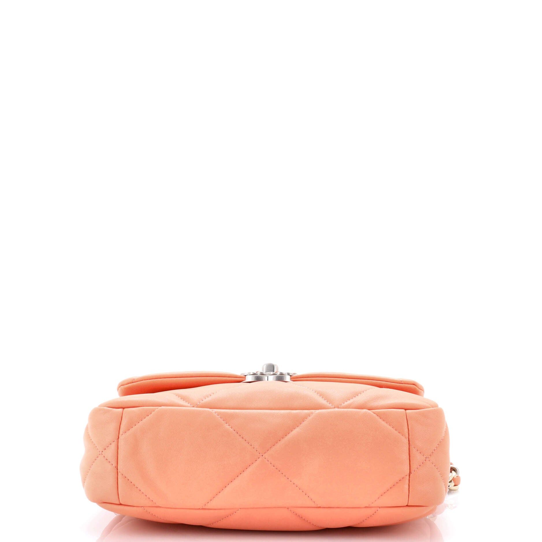 Chanel 19 Flap Bag Size ONE SIZE - 4 Thumbnail