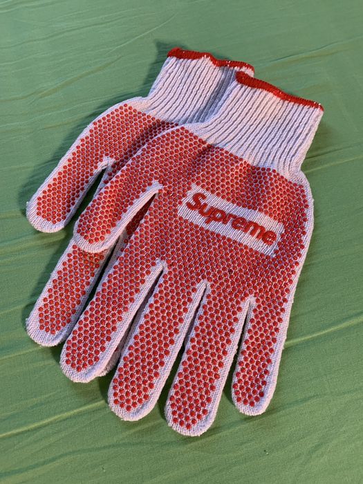 Supreme store grip gloves