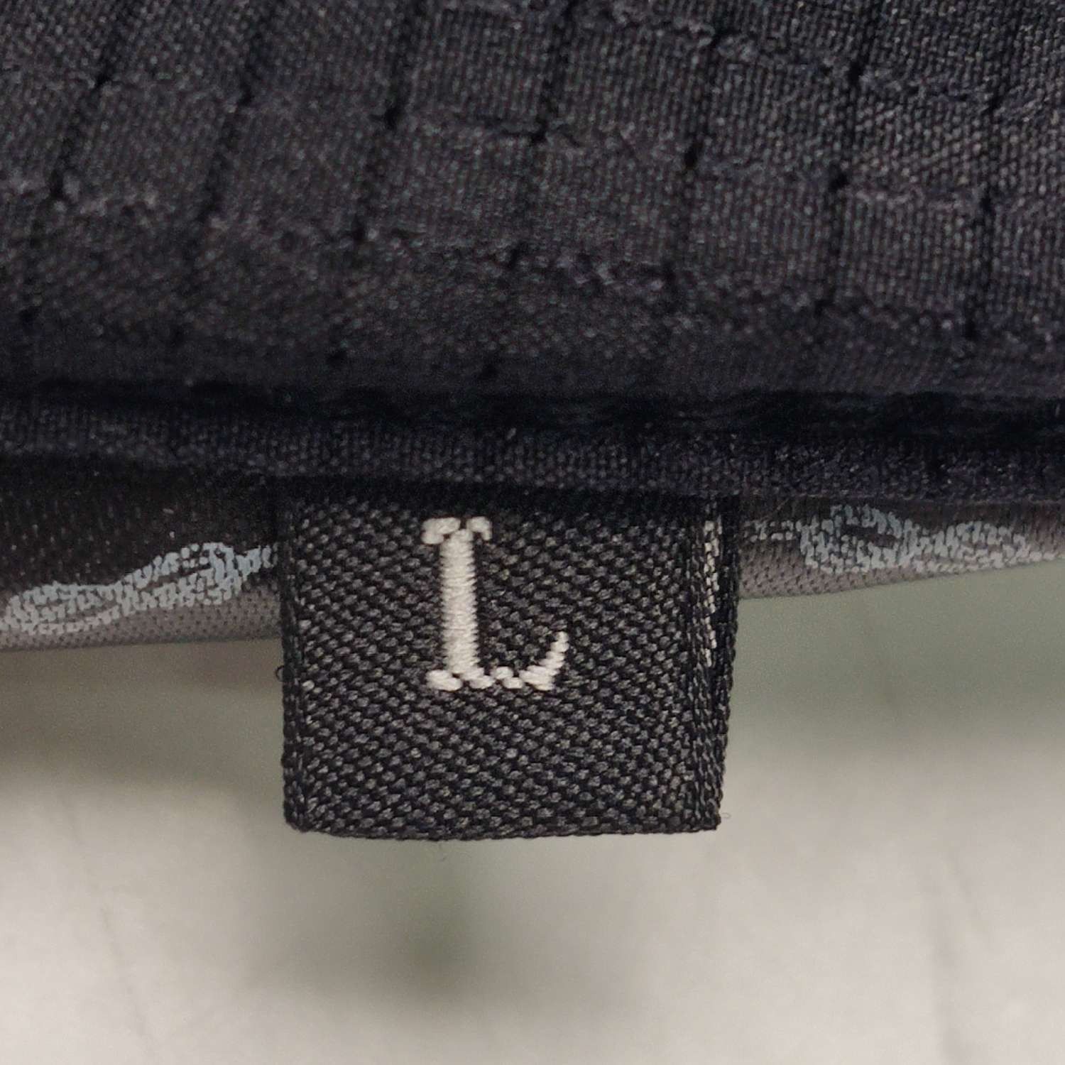 Prada Prada XS Solid Letter Logo Shorts Size US 26 / EU 42 - 13 Thumbnail