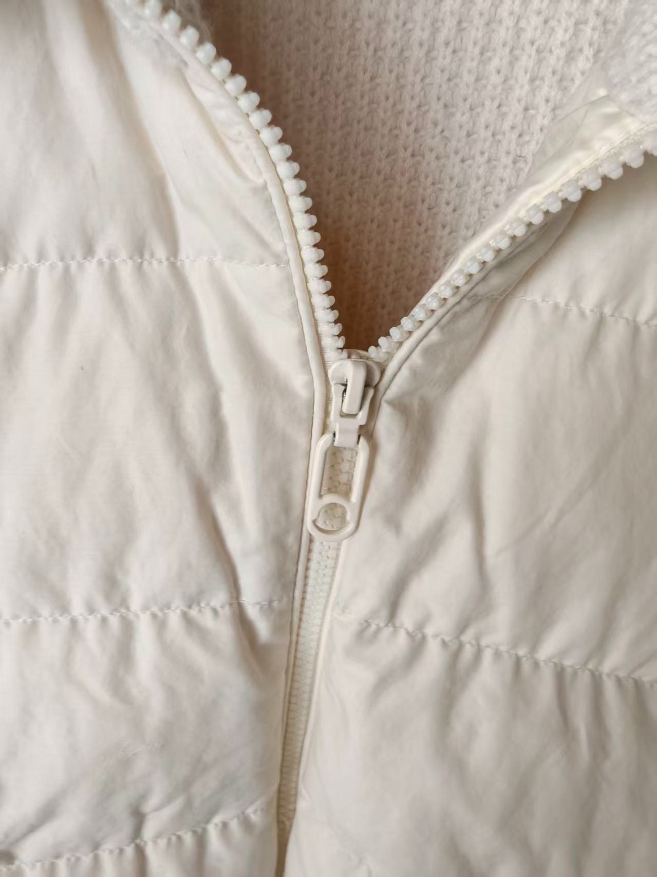 Moncler Moncler Authentic Women's Coat Size M / US 6-8 / IT 42-44 - 4 Thumbnail