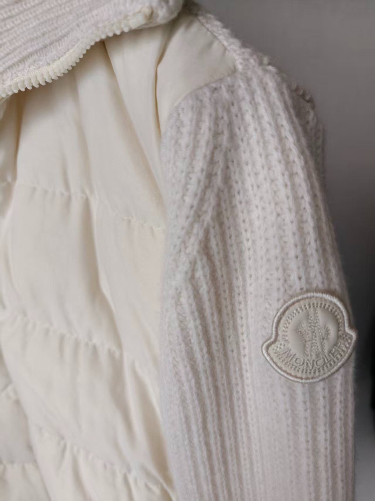 Moncler Moncler Authentic Women's Coat Size M / US 6-8 / IT 42-44 - 2 Thumbnail