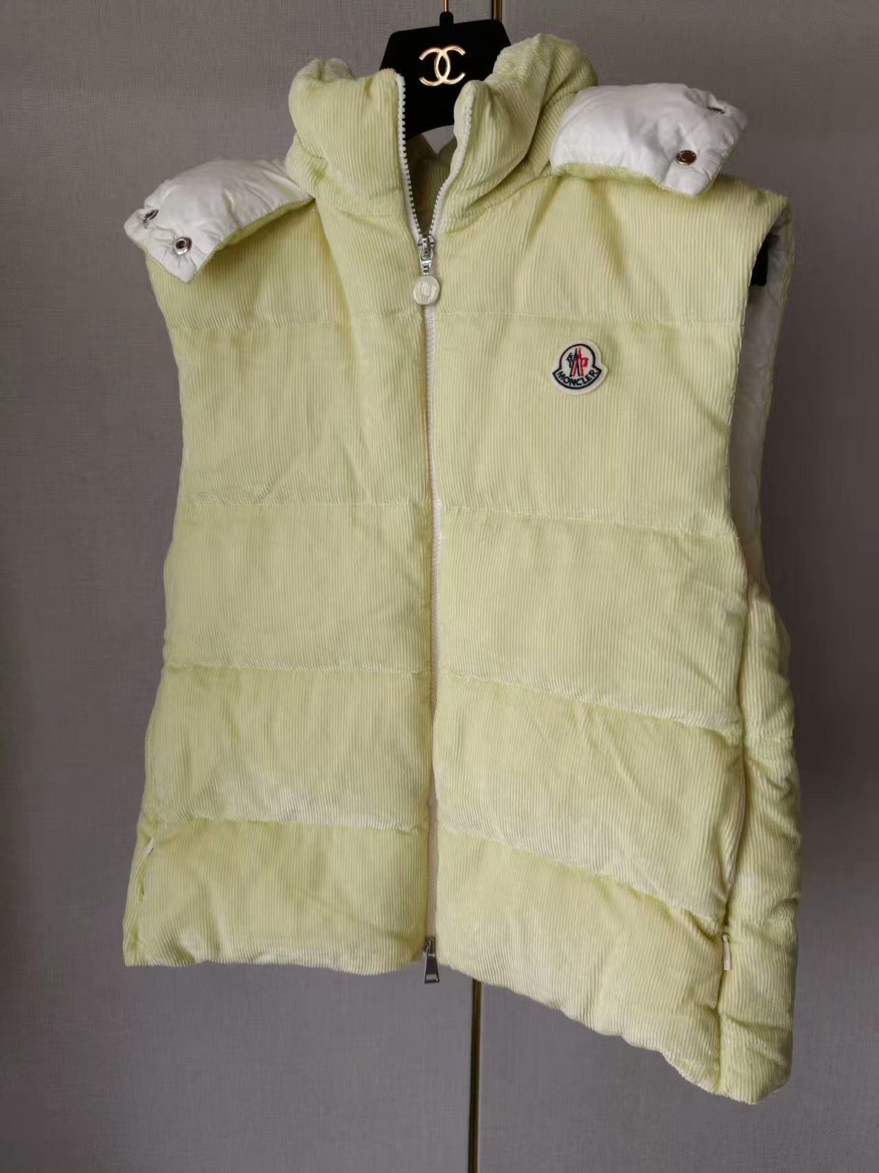 Moncler Moncler Women's Vest Size M / US 6-8 / IT 42-44 - 8 Thumbnail