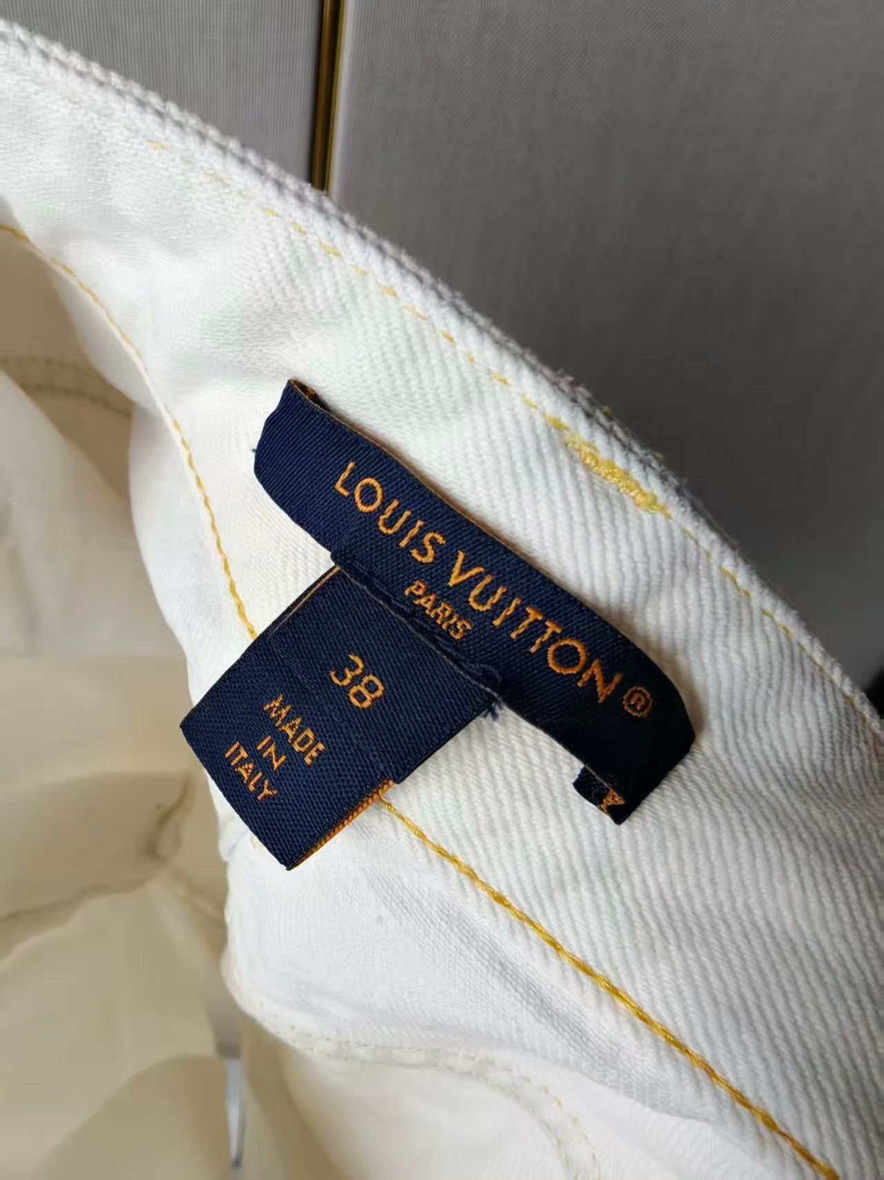 Louis Vuitton LV Women's Shorts Size 32" / US 10 / IT 46 - 3 Thumbnail