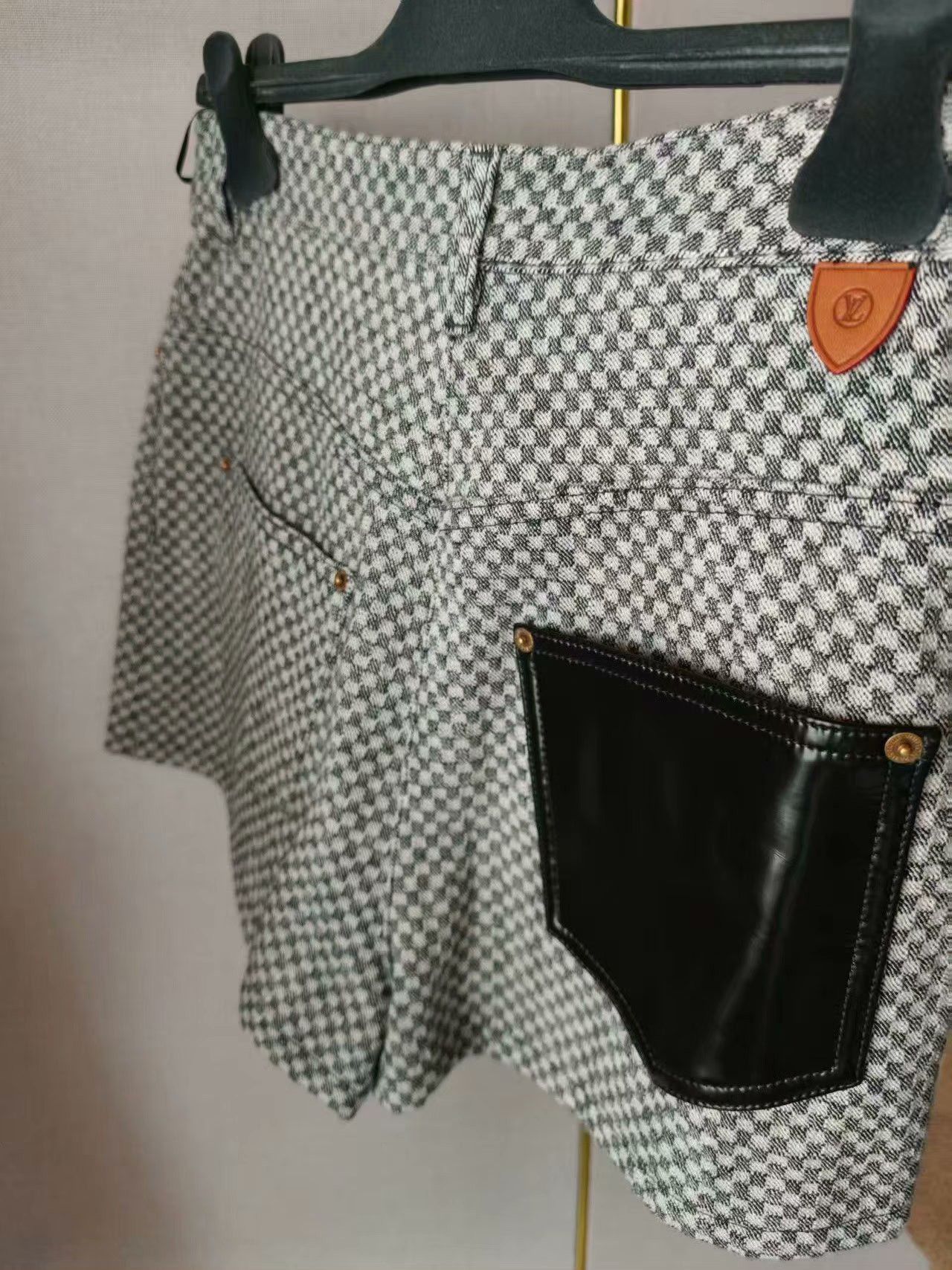 Louis Vuitton LV Shorts Size US 30 / EU 46 - 2 Thumbnail