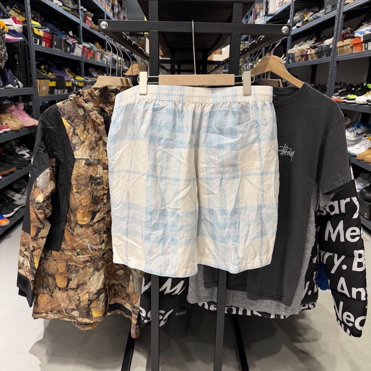 Burberry Burberry Silk Men's White Blue Shorts Size US 30 / EU 46 - 7 Thumbnail