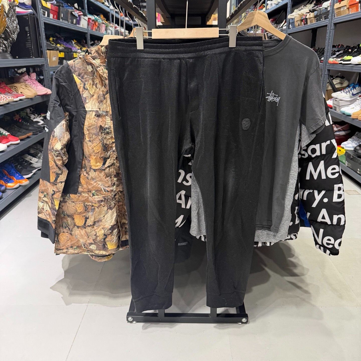 Alexander McQueen Alexander McQueen Black Pants Size US 26 / EU 42 - 5 Thumbnail