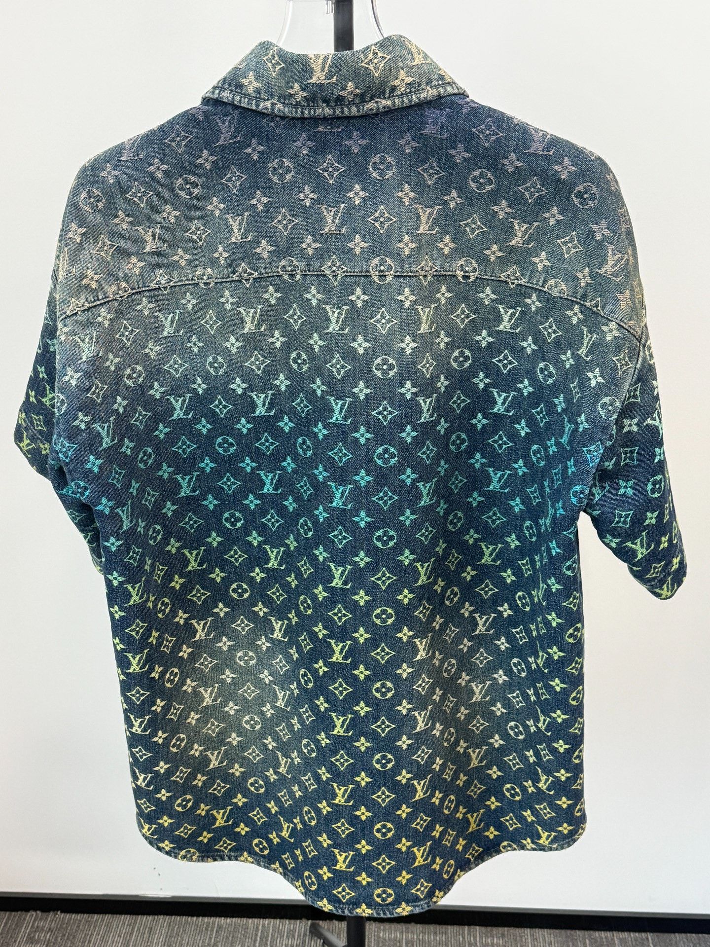 Louis Vuitton LV Monogram Short-Sleeve Denim Shirt Size US M / EU 48-50 / 2 - 2 Thumbnail