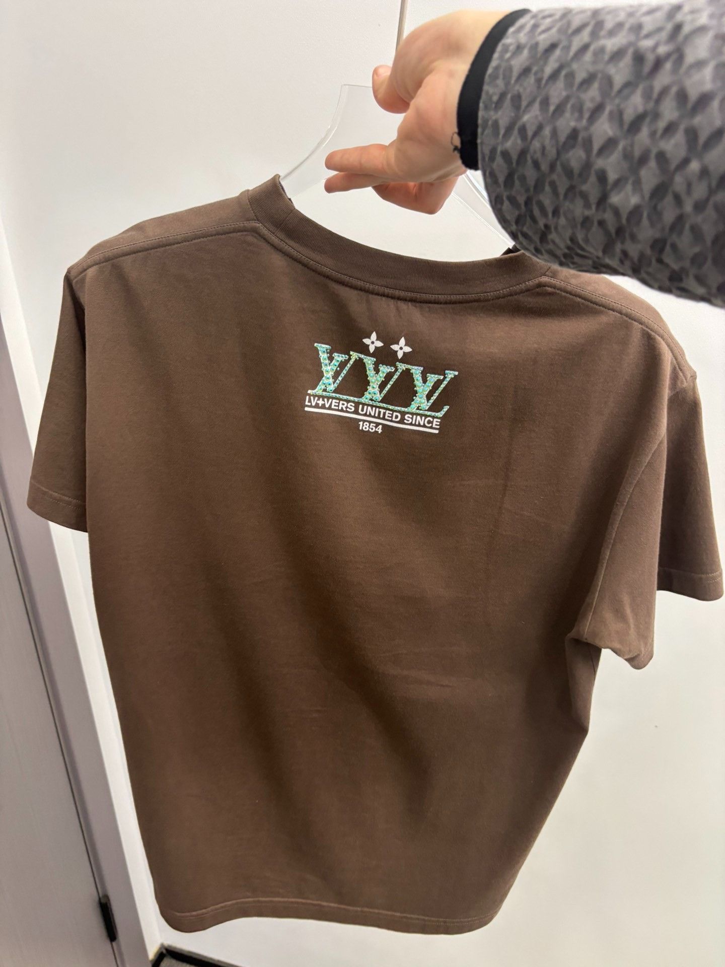 Louis Vuitton LV Men's Brown Short-Sleeve T-Shirt Size US M / EU 48-50 / 2 - 2 Thumbnail
