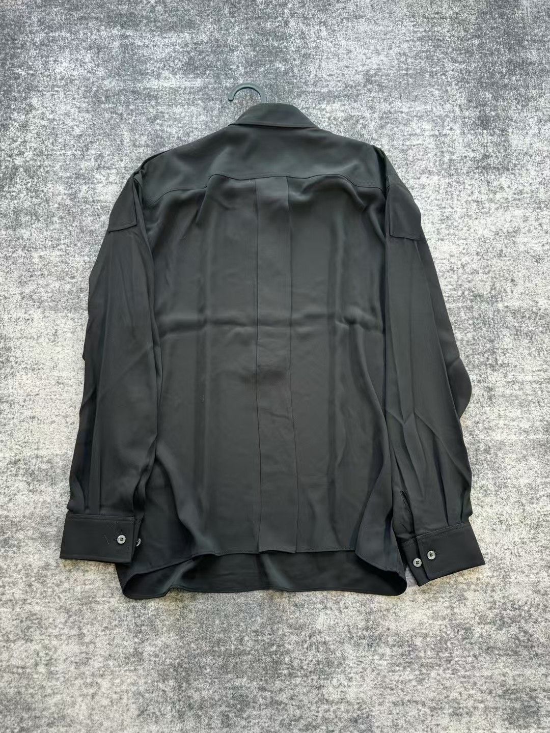 Louis Vuitton Louis Vuitton Black Gold Buckle Utility Shirt Size US M / EU 48-50 / 2 - 2 Thumbnail