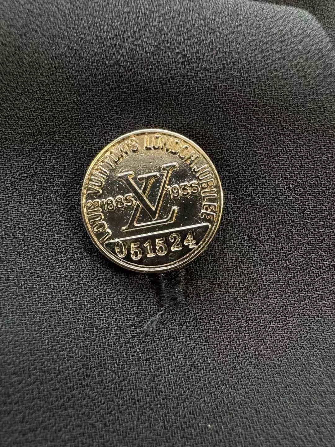 Louis Vuitton Louis Vuitton Black Gold Buckle Utility Shirt Size US M / EU 48-50 / 2 - 4 Thumbnail