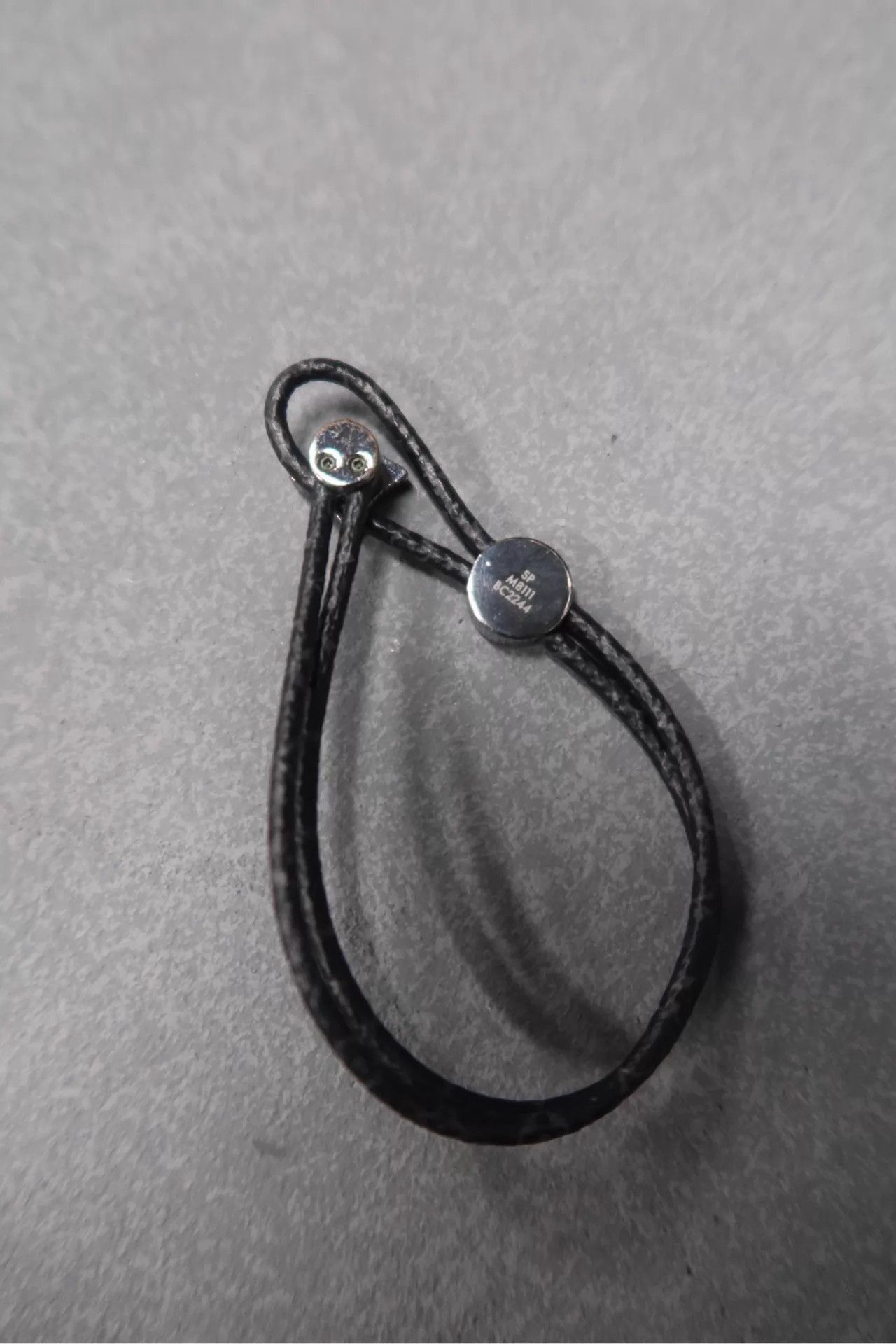 Louis Vuitton Black Leather Loop Accessory with Metal Clasp Size ONE SIZE - 2 Thumbnail