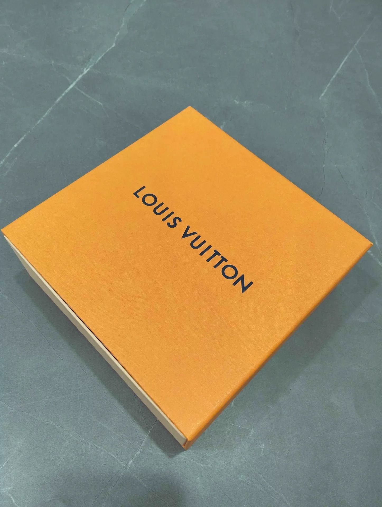Louis Vuitton Gray Belt with Engraved Buckle Size ONE SIZE - 7 Thumbnail
