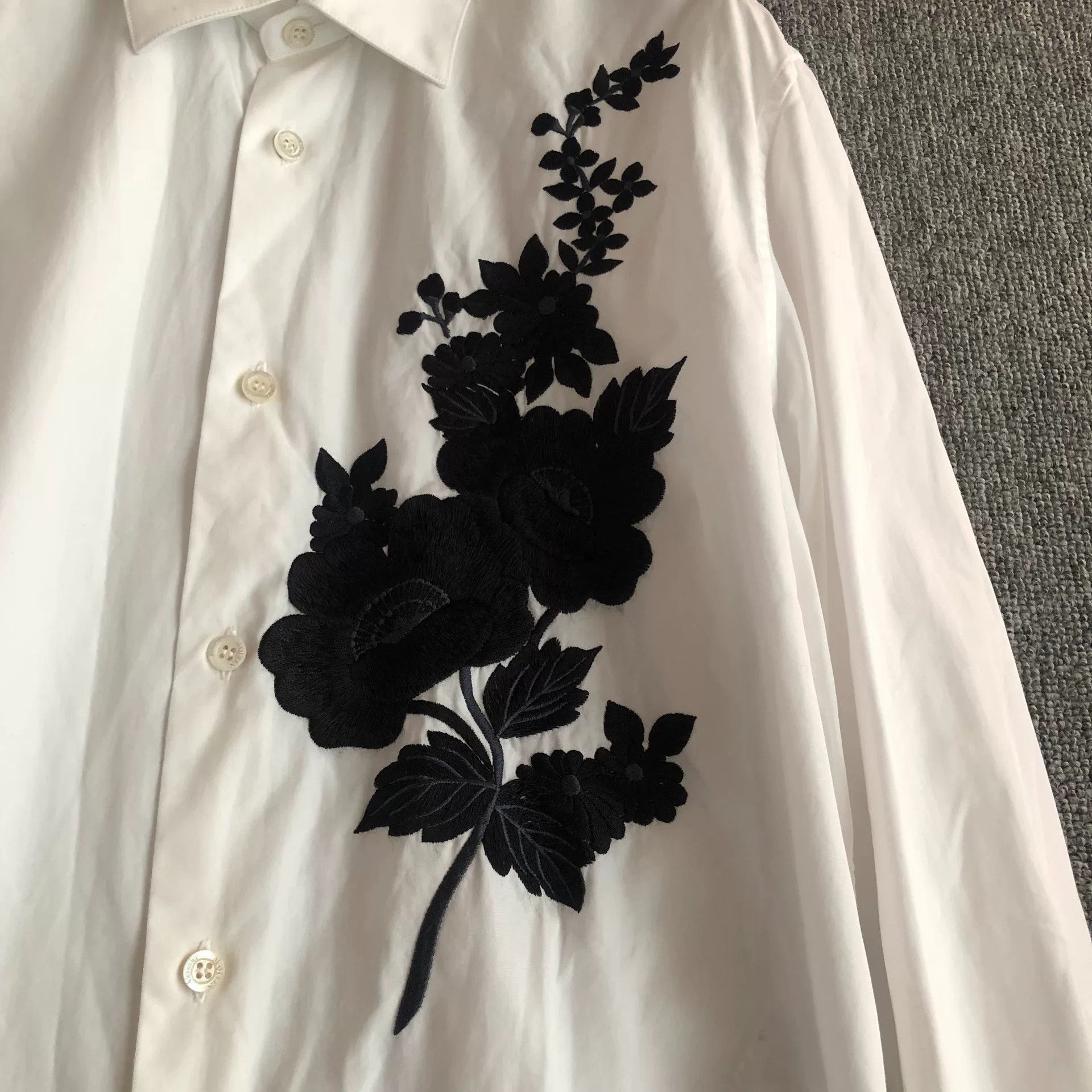 Alexander McQueen Alexander McQueen Floral Embroidered Shirt Size M / US 6-8 / IT 42-44 - 2 Thumbnail