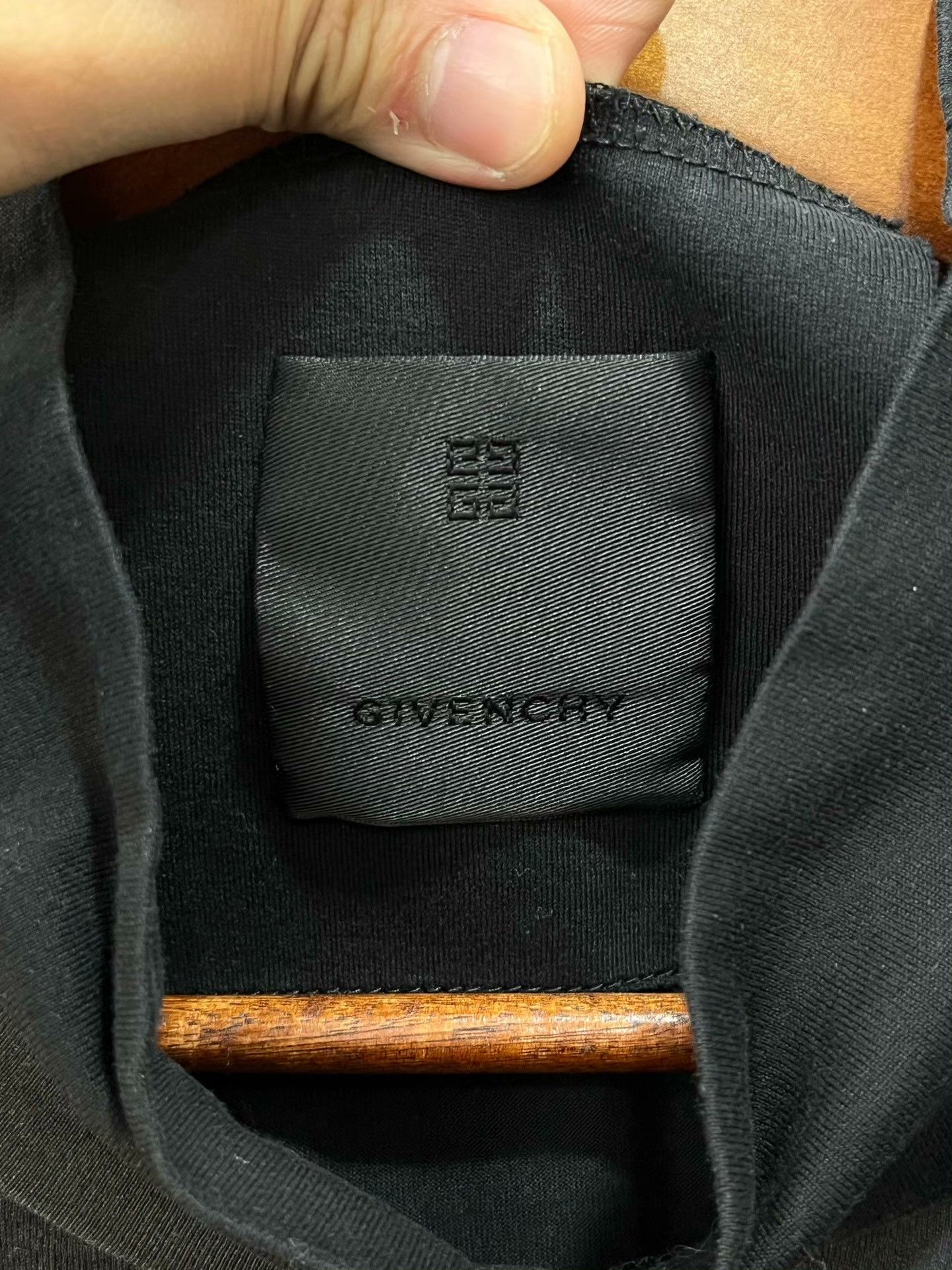 Givenchy Givenchy New Logo Embroidered Short-Sleeve Size US XL / EU 56 / 4 - 7 Thumbnail