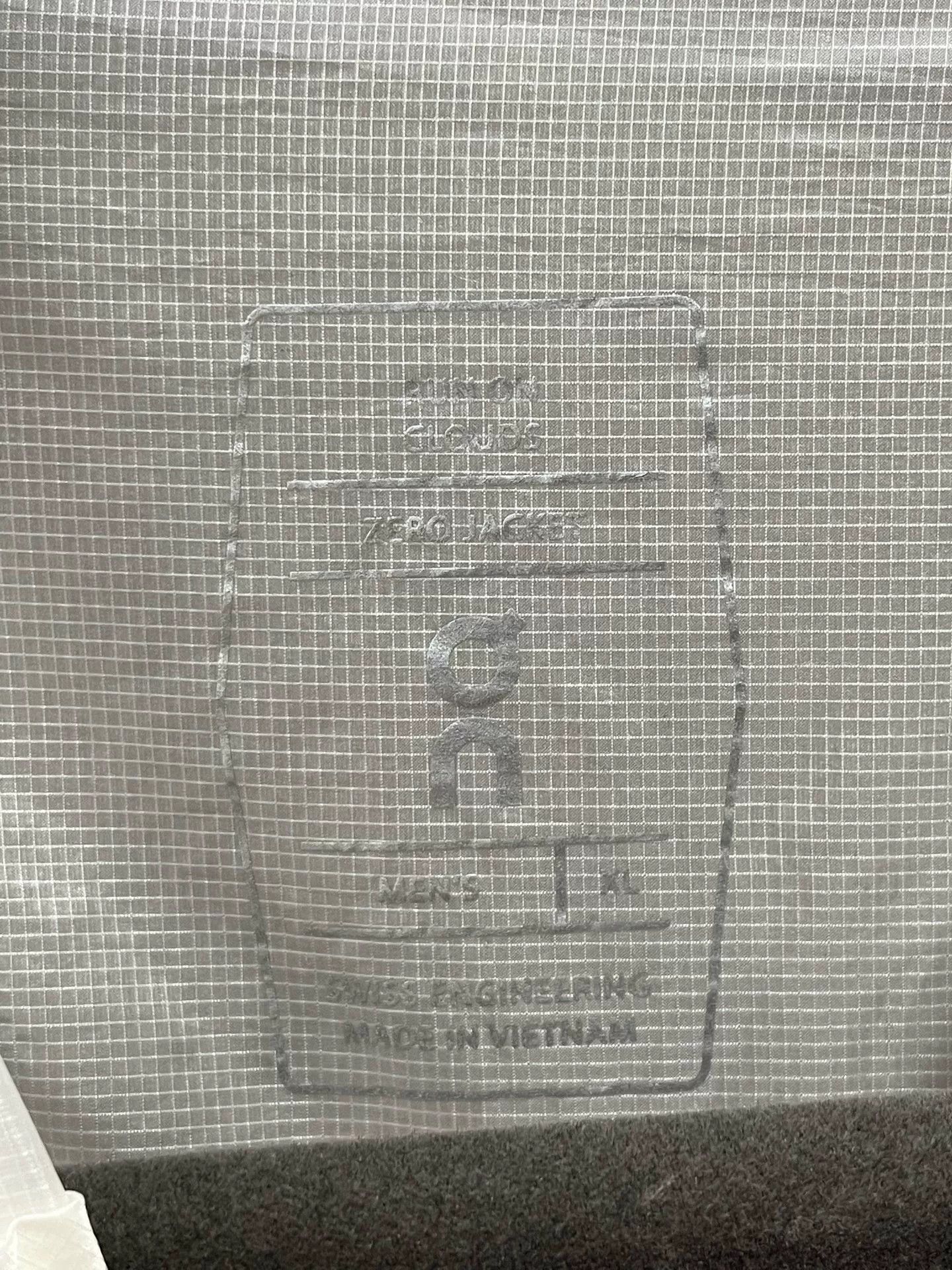 On ON Zero Jacket Running Jacket Size US XL / EU 56 / 4 - 4 Thumbnail