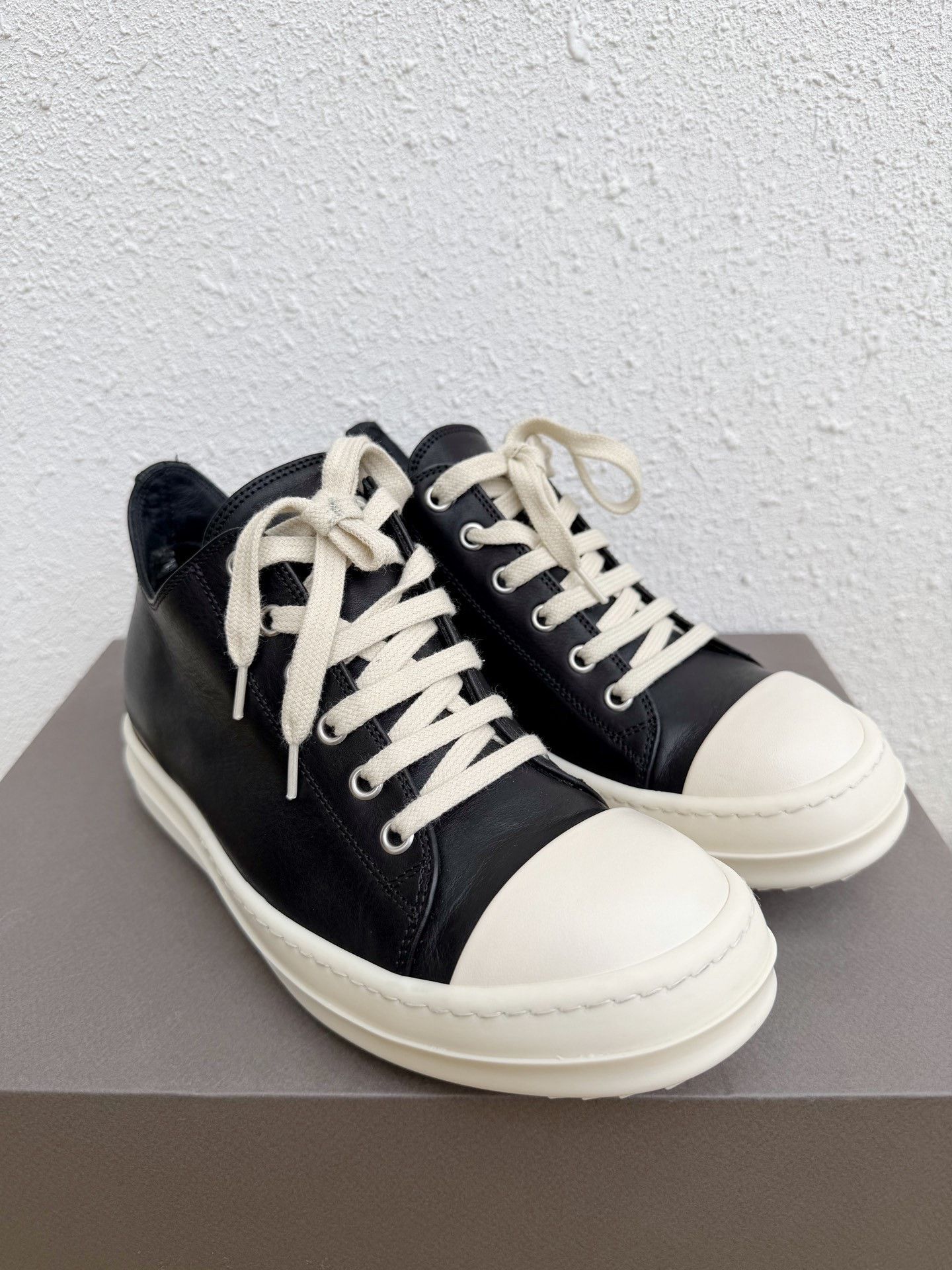 Rick Owens Rick Owens x Converse Women Leather Low-Top Size US 6 / IT 36 - 2 Thumbnail