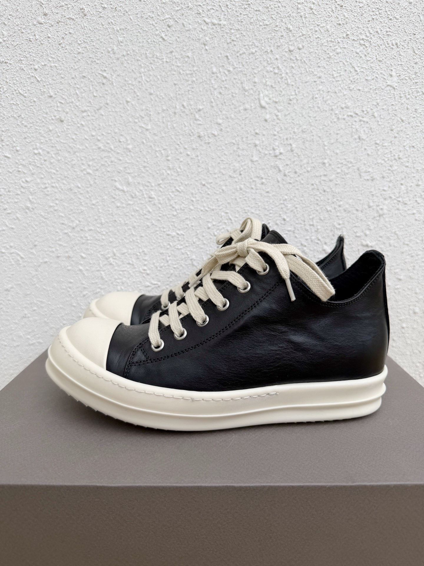 Rick Owens Rick Owens x Converse Women Leather Low-Top Size US 6 / IT 36 - 5 Thumbnail