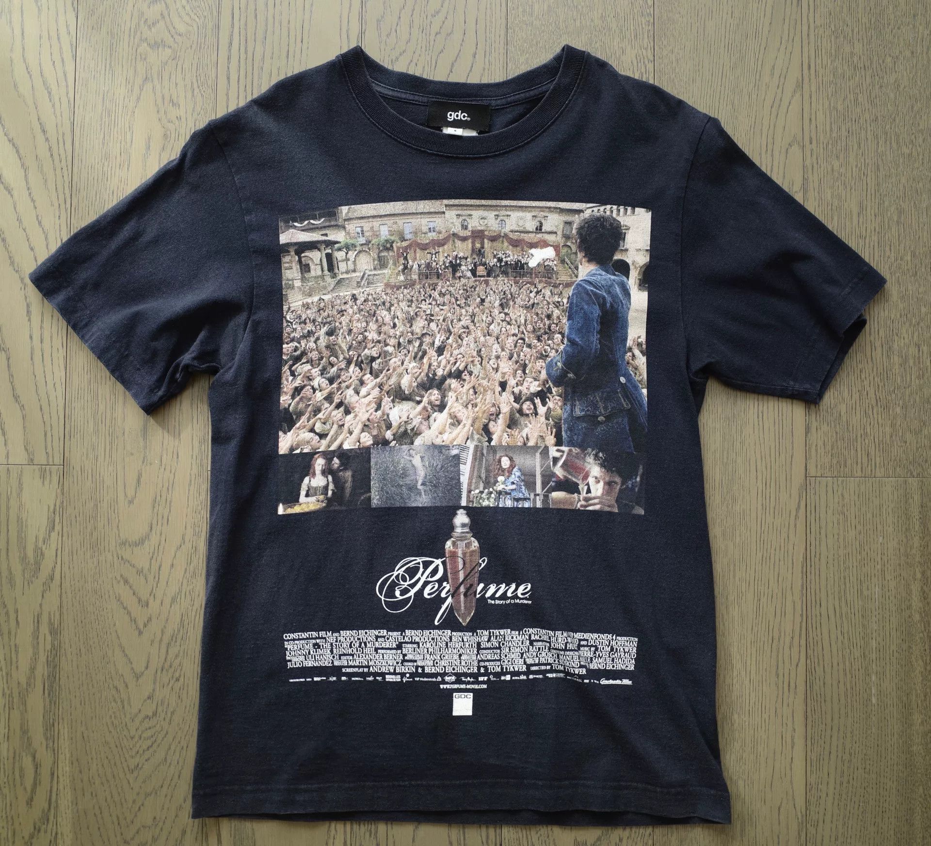 Vintage GDC Archive Vintage 'Perfume' Print Tee Size US S / EU 44-46 / 1 - 4 Thumbnail