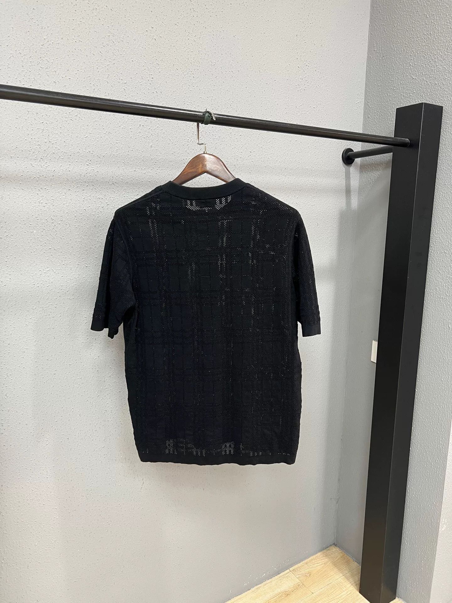 Burberry Burberry Check Hollow-Out Short-Sleeve Size US S / EU 44-46 / 1 - 2 Thumbnail