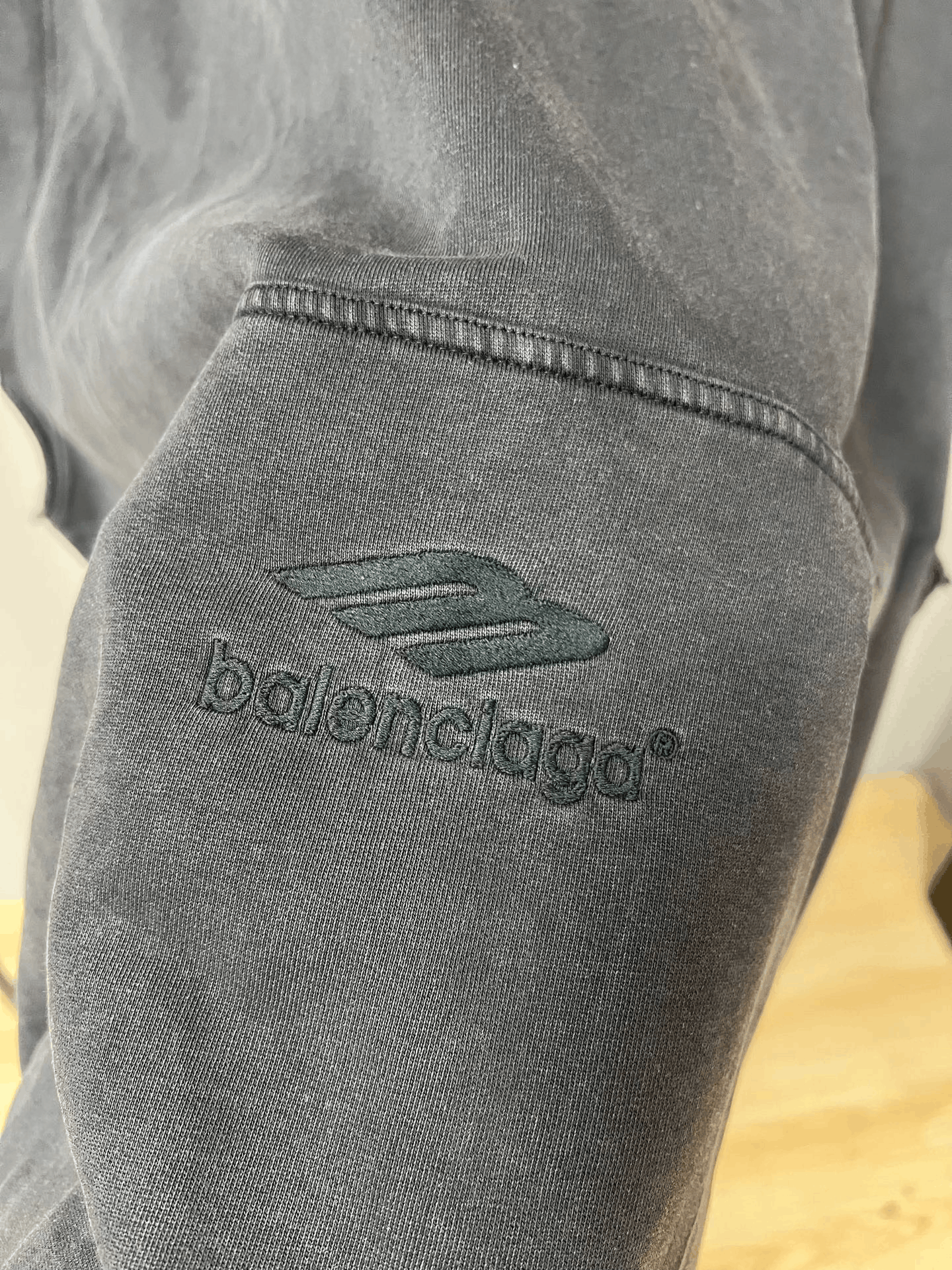 Balenciaga Balenciaga Embroidered Sleeveless Hoodie Size US S / EU 44-46 / 1 - 3 Thumbnail