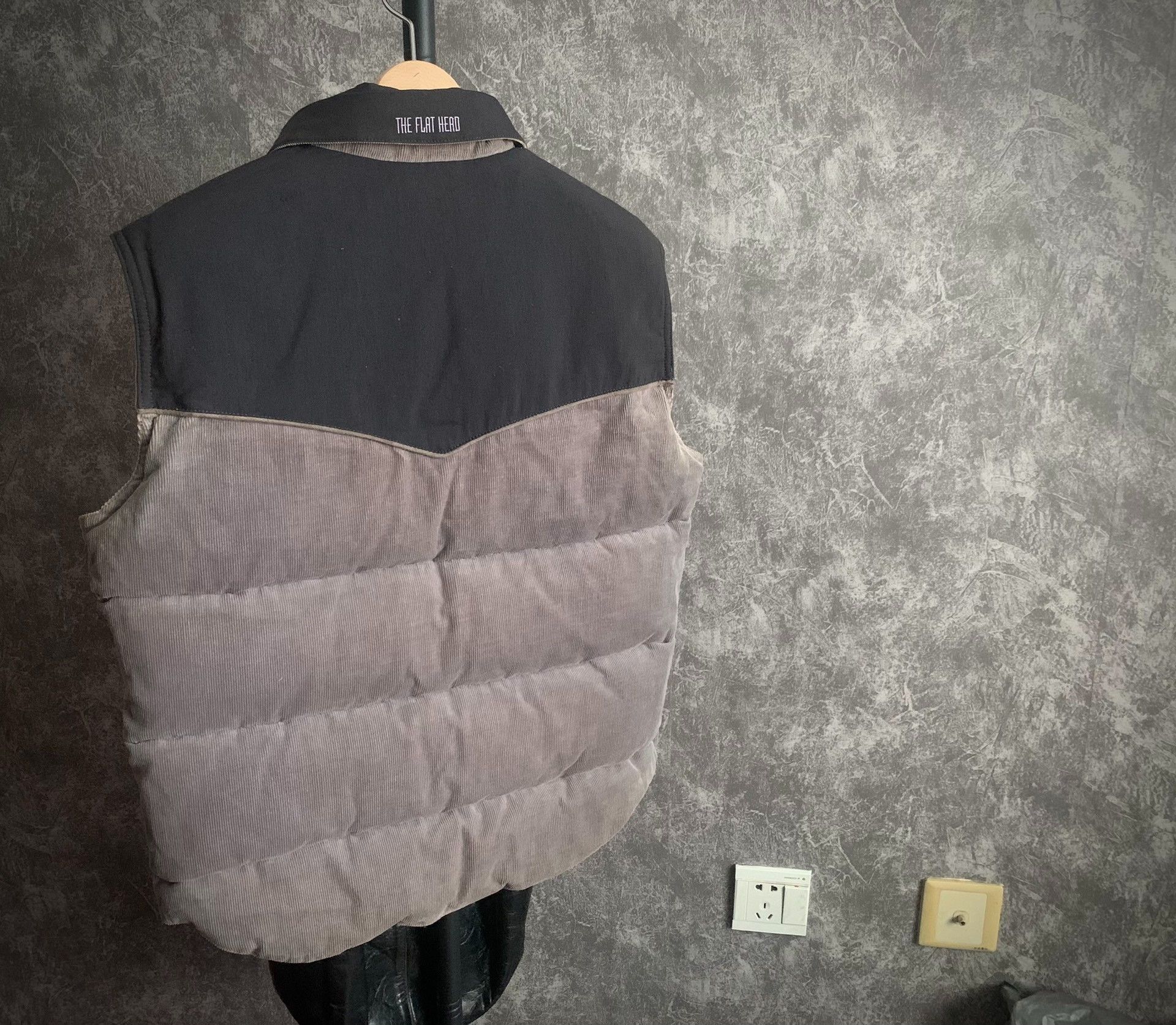 The Flat Head Flat Head Reversible Down Vest Size US M / EU 48-50 / 2 - 5 Thumbnail