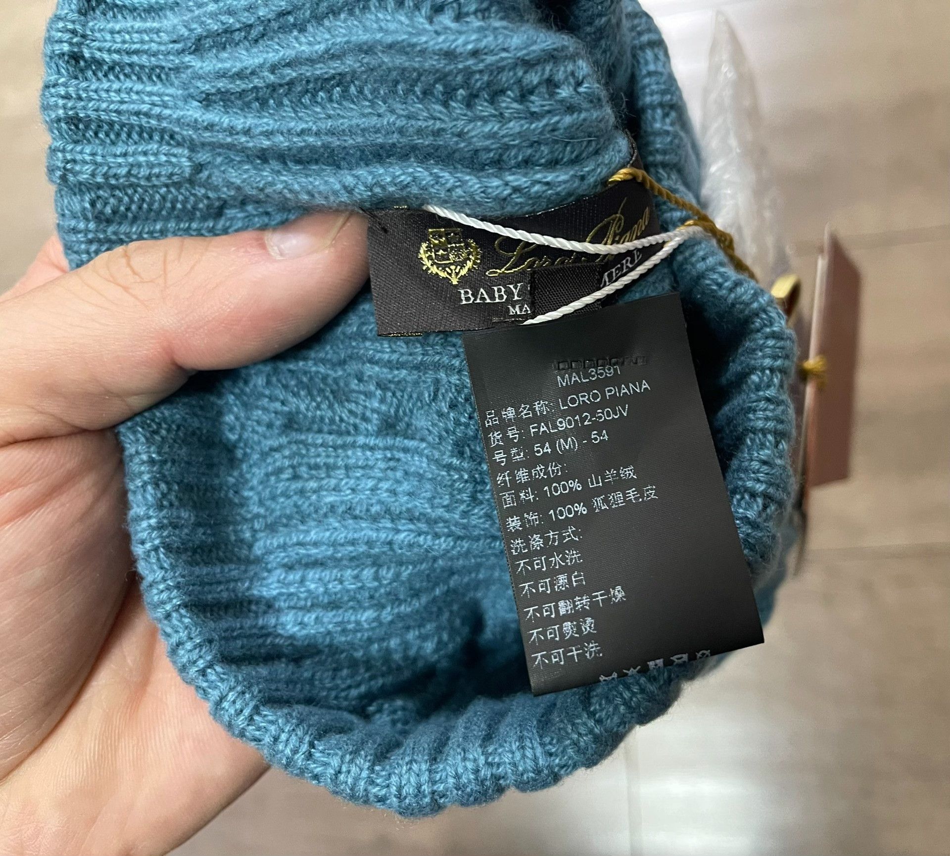 Loro Piana Loro Piana Blue Cable Knit Cashmere Hat Size ONE SIZE - 4 Thumbnail