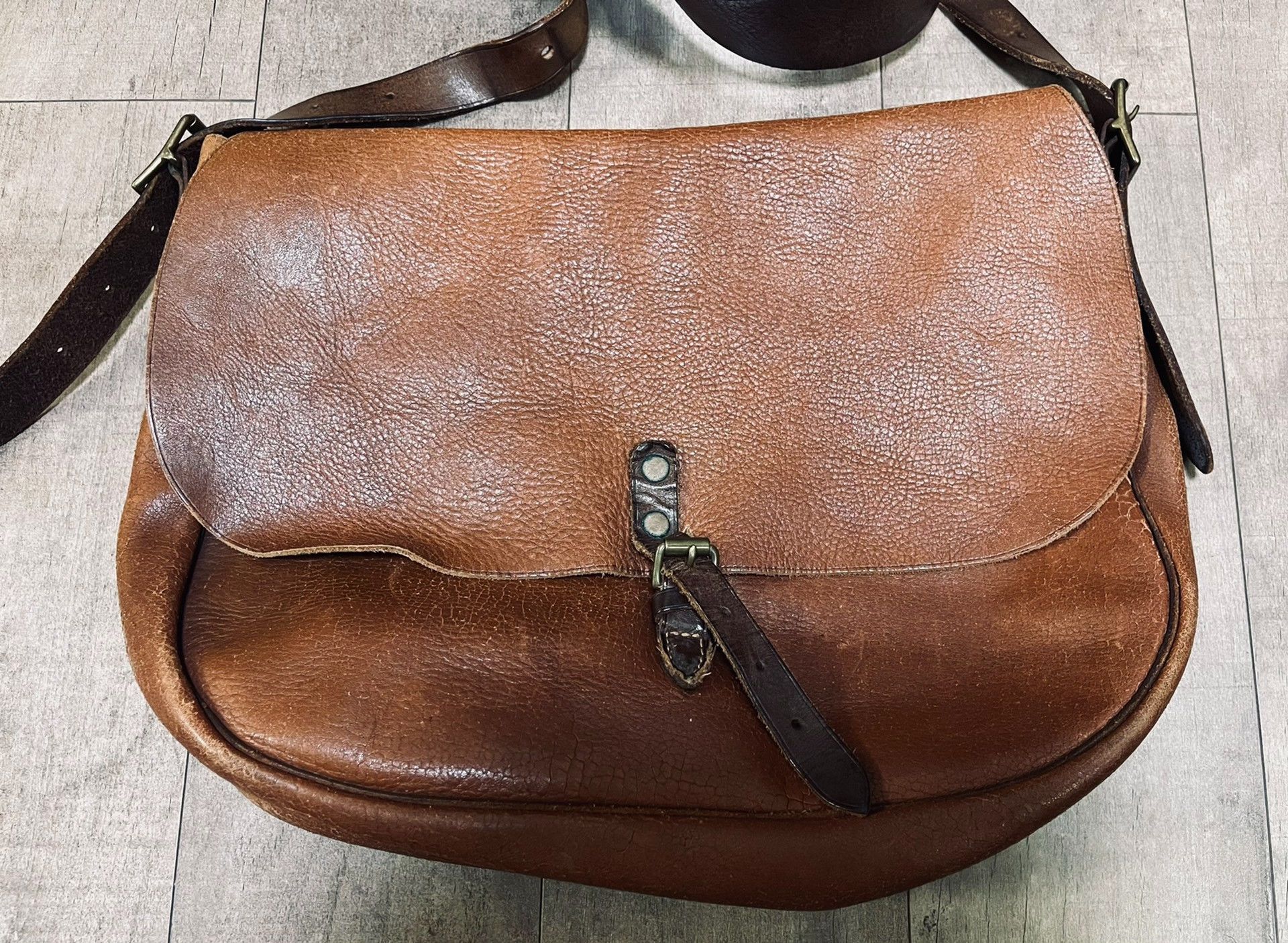 RRL Ralph Lauren RRL Classic Crackle Leather Messenger Bag Size ONE SIZE - 2 Thumbnail