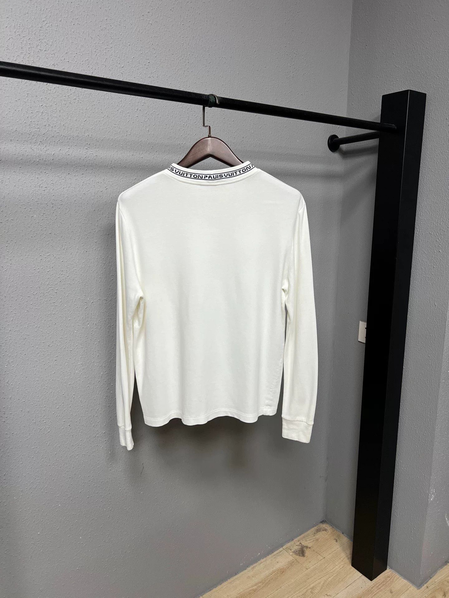Louis Vuitton LV Collar Slogan Long Sleeve Size US M / EU 48-50 / 2 - 2 Thumbnail