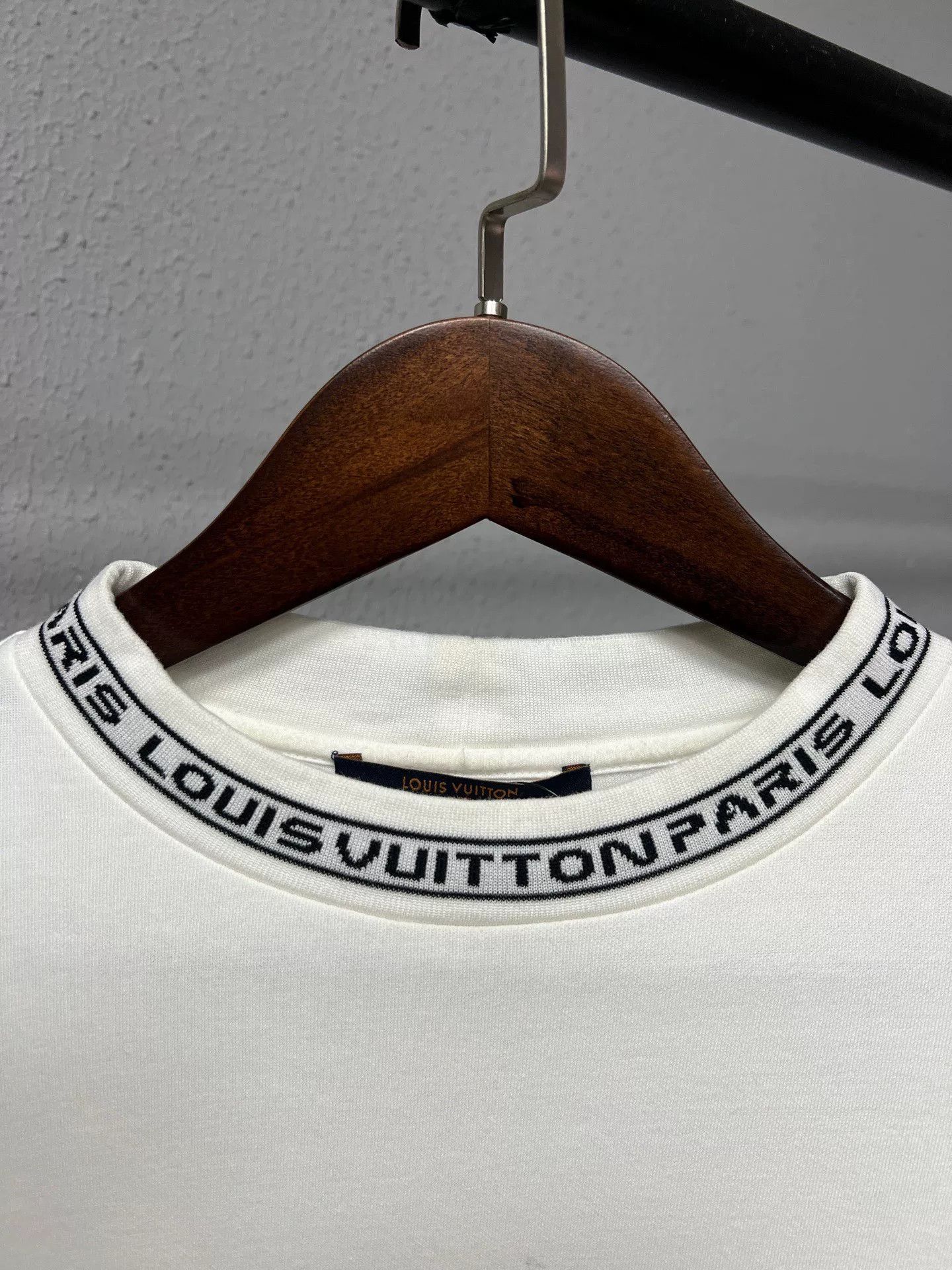 Louis Vuitton LV Collar Slogan Long Sleeve Size US M / EU 48-50 / 2 - 3 Thumbnail