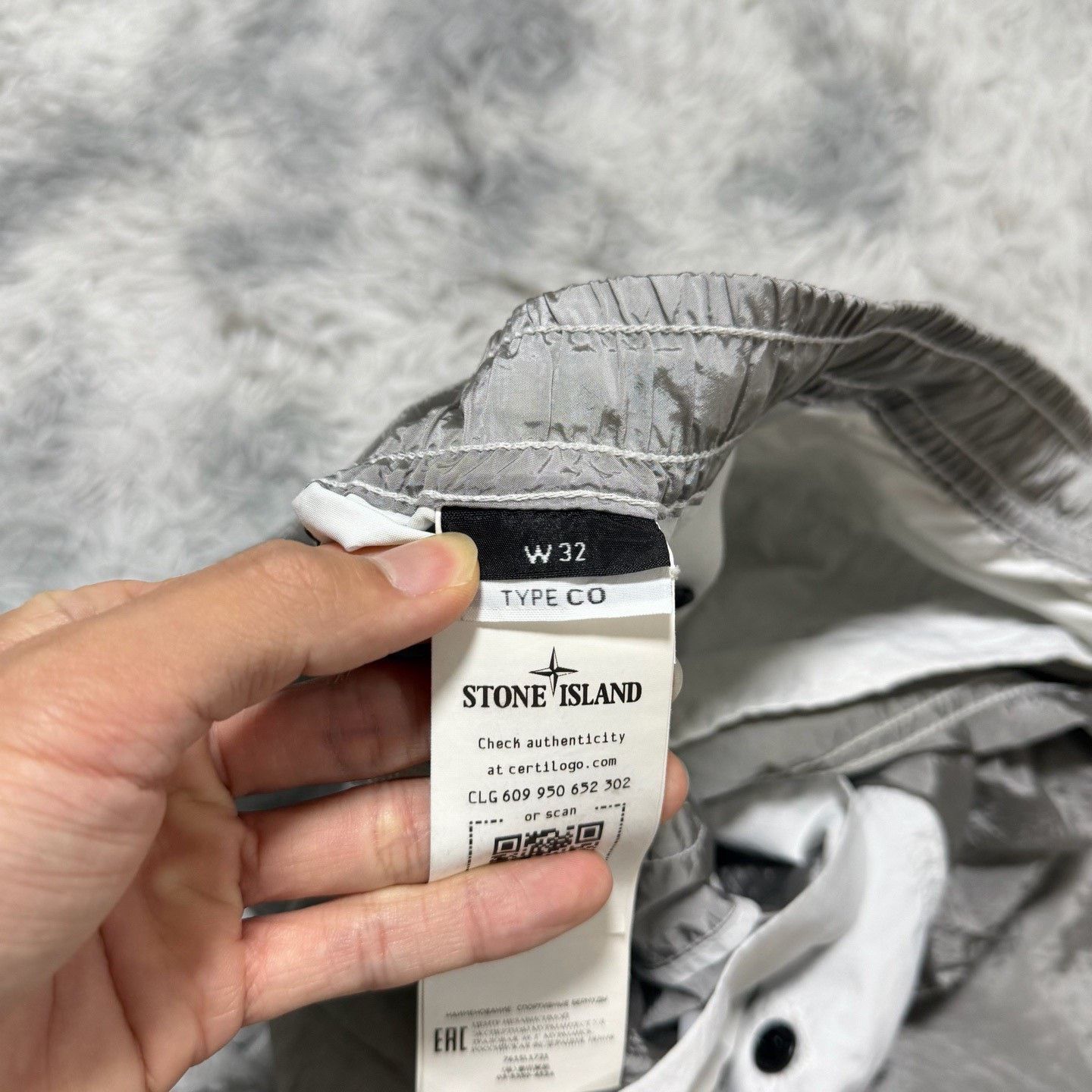 Stone Island Stone Island Metallic Nylon Silver Shorts W32 Size US 32 / EU 48 - 5 Thumbnail