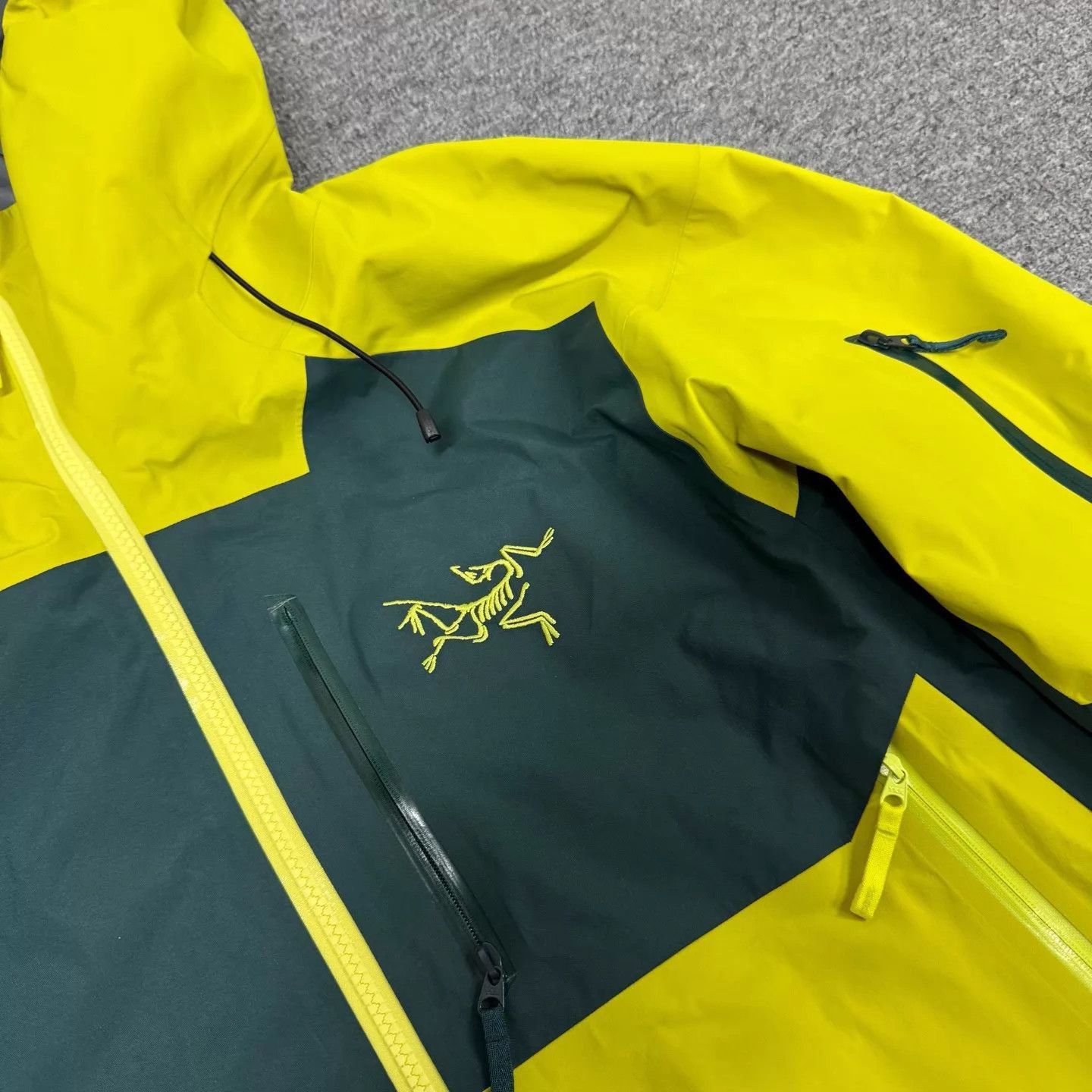 Arc'teryx Multi Color Hooded Jacket with Zip Pockets Size US M / EU 48-50 / 2 - 5 Thumbnail