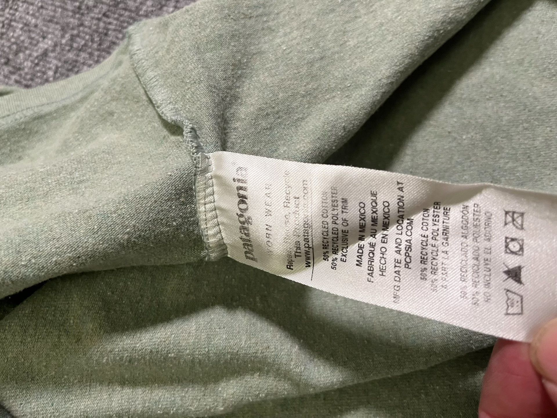 Patagonia Patagonia Men's Trout Responsibili-Tee Size US M / EU 48-50 / 2 - 3 Thumbnail