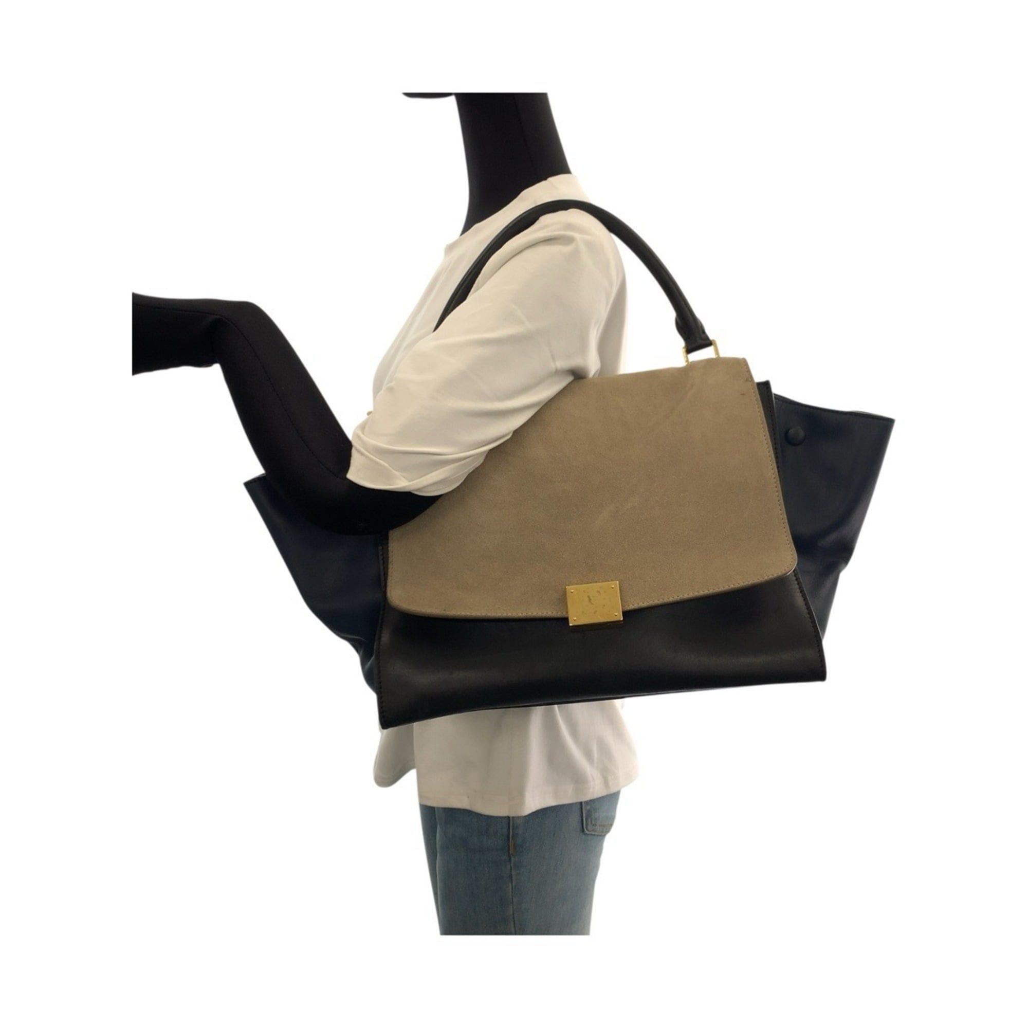 Celine CELINE Trapeze navy/beige leather handbag/shoulder bag with gold hardware. 2-way for women. Size ONE SIZE - 7 Thumbnail