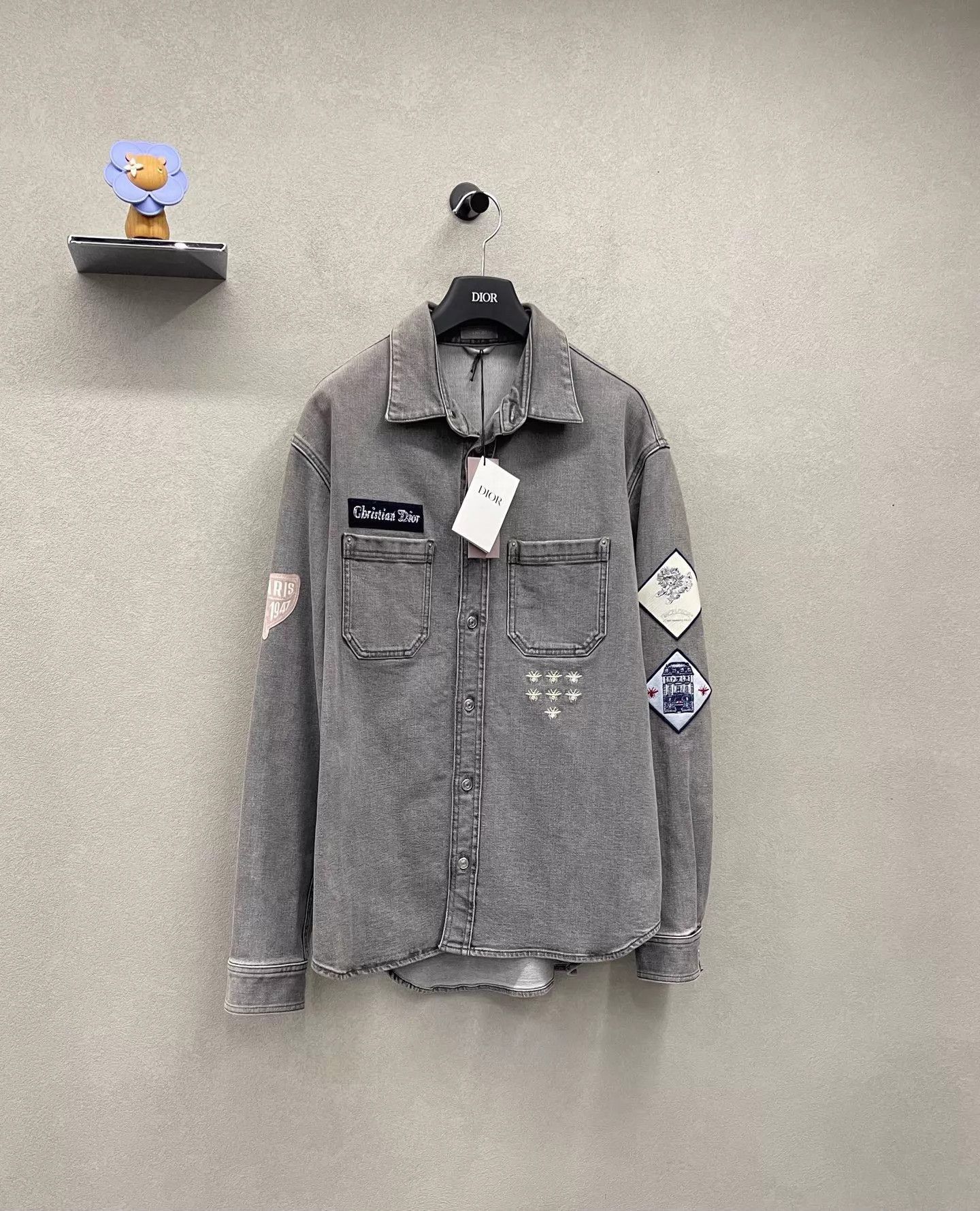 Dior Gray Button-Up Shirt with Embroidered Patches Size US M / EU 48-50 / 2 - 3 Thumbnail