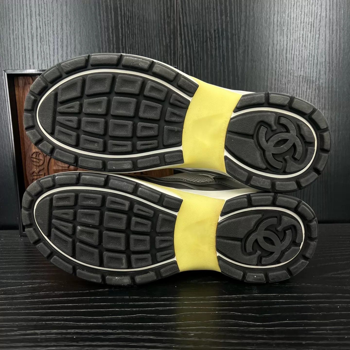 Chanel Silver Low-Top Sneakers Size 8 Size US 8 / EU 41 - 6 Thumbnail