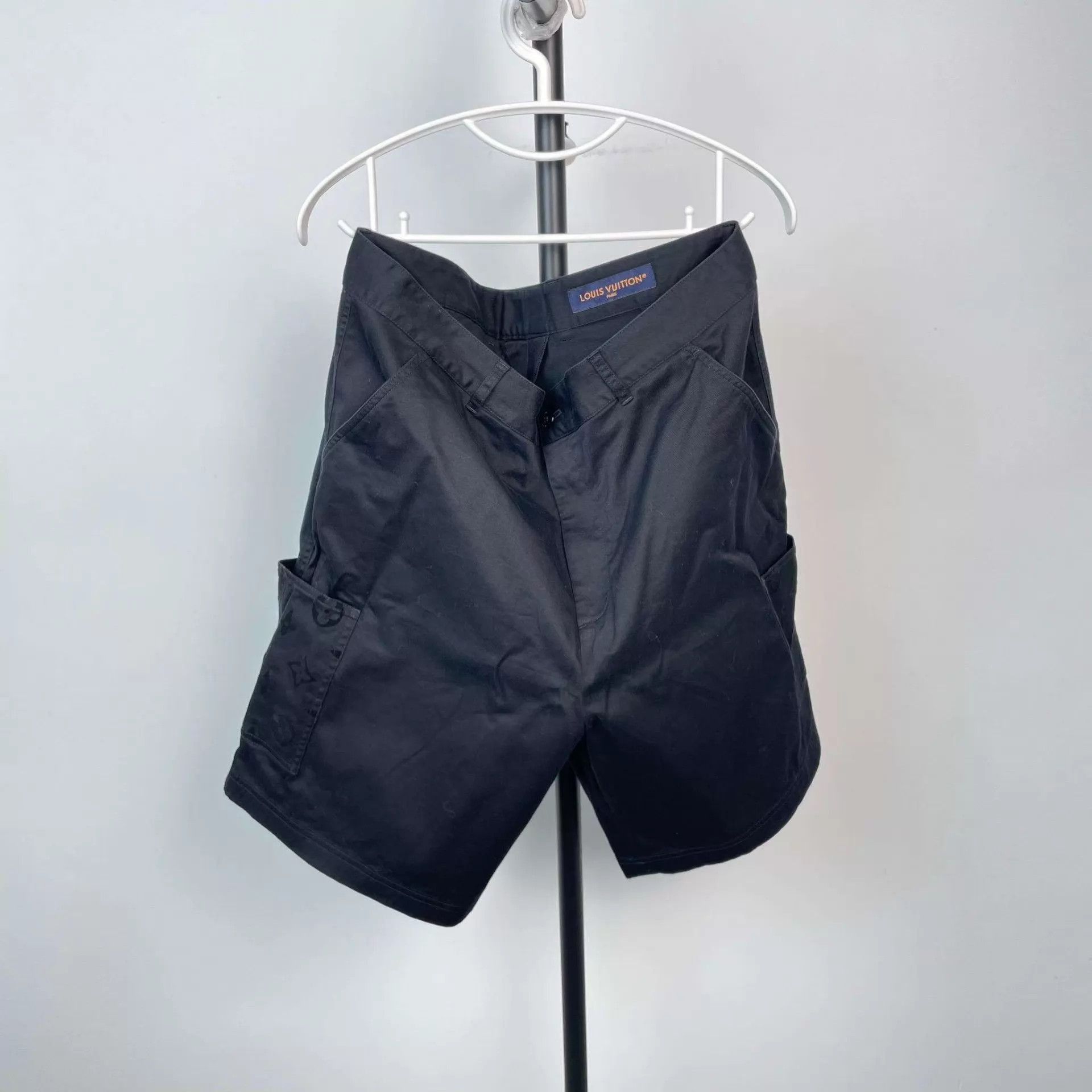 Louis Vuitton Black Cargo Shorts with Pattern Details Size US 27 - 9 Thumbnail