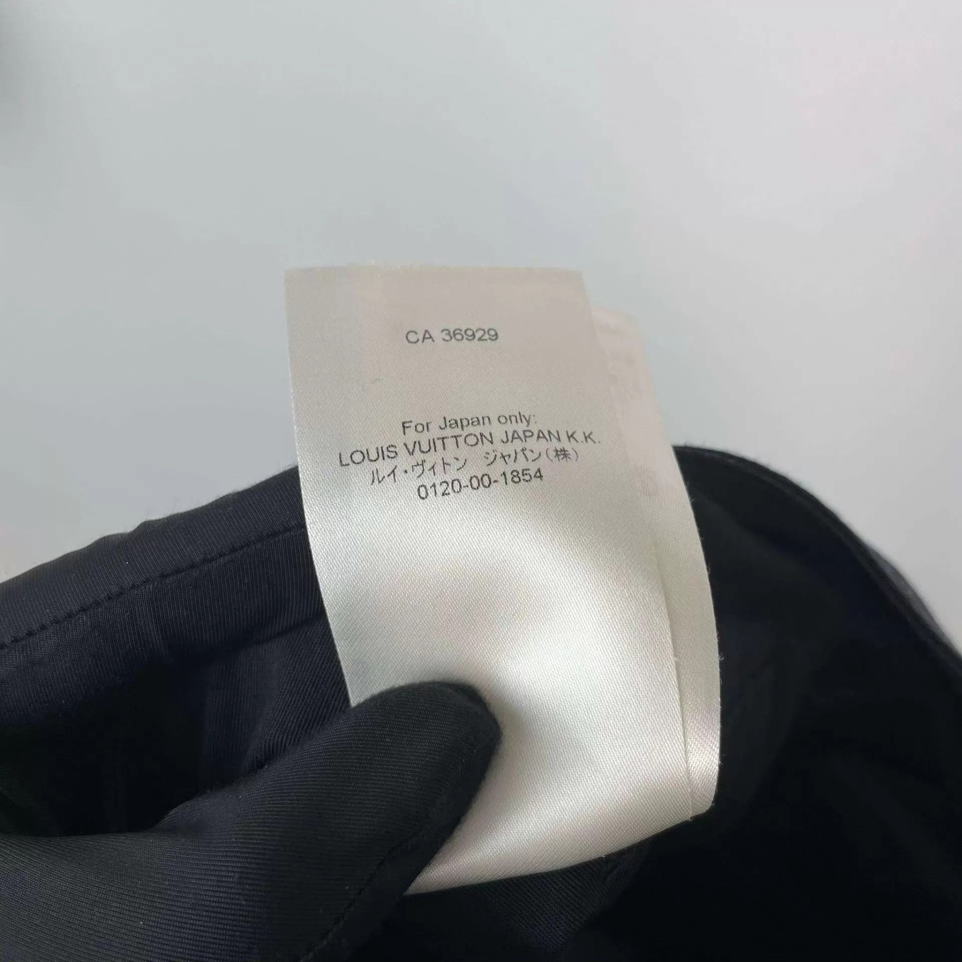 Louis Vuitton Black Cargo Shorts with Pattern Details Size US 27 - 5 Thumbnail