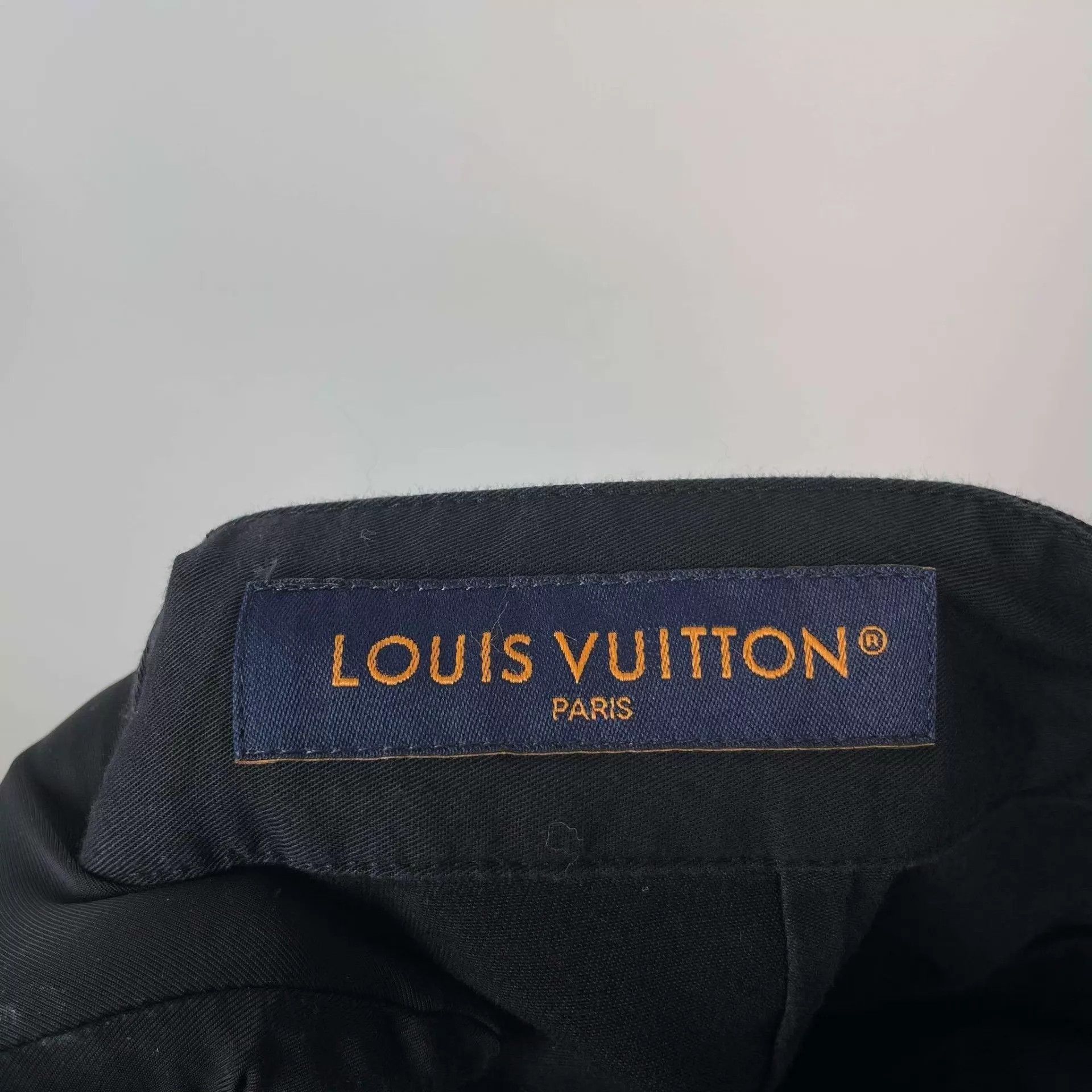 Louis Vuitton Black Cargo Shorts with Pattern Details Size US 27 - 4 Thumbnail