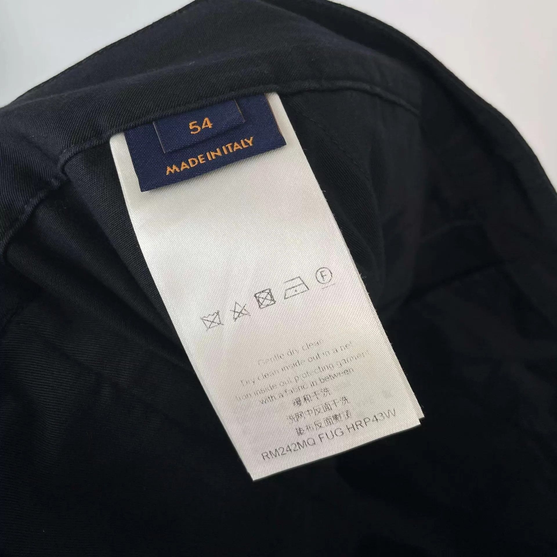 Louis Vuitton Black Cargo Shorts with Pattern Details Size US 27 - 3 Thumbnail