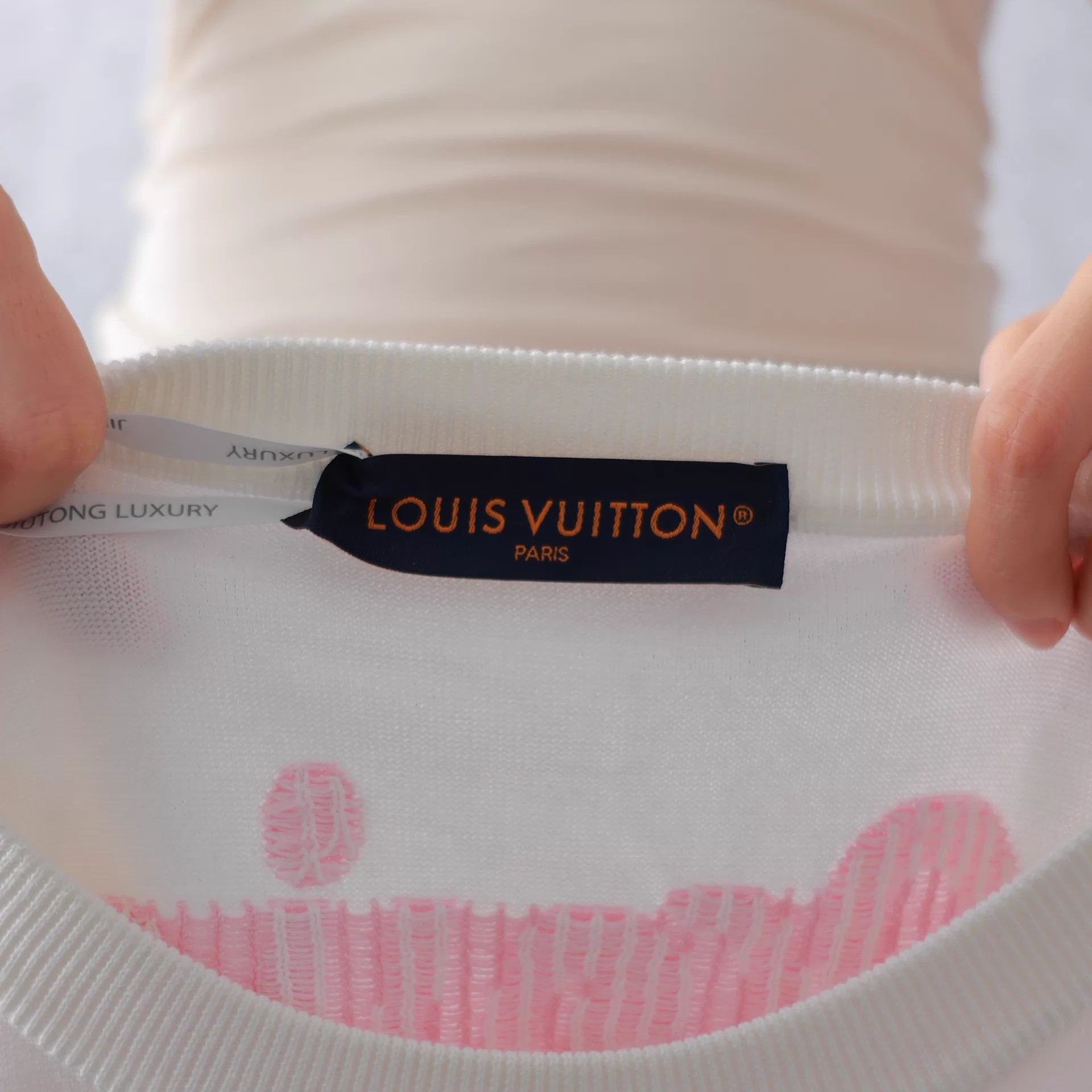 Louis Vuitton White Short Sleeve Shirt with Floral Emblem Size US XL / EU 56 / 4 - 2 Thumbnail